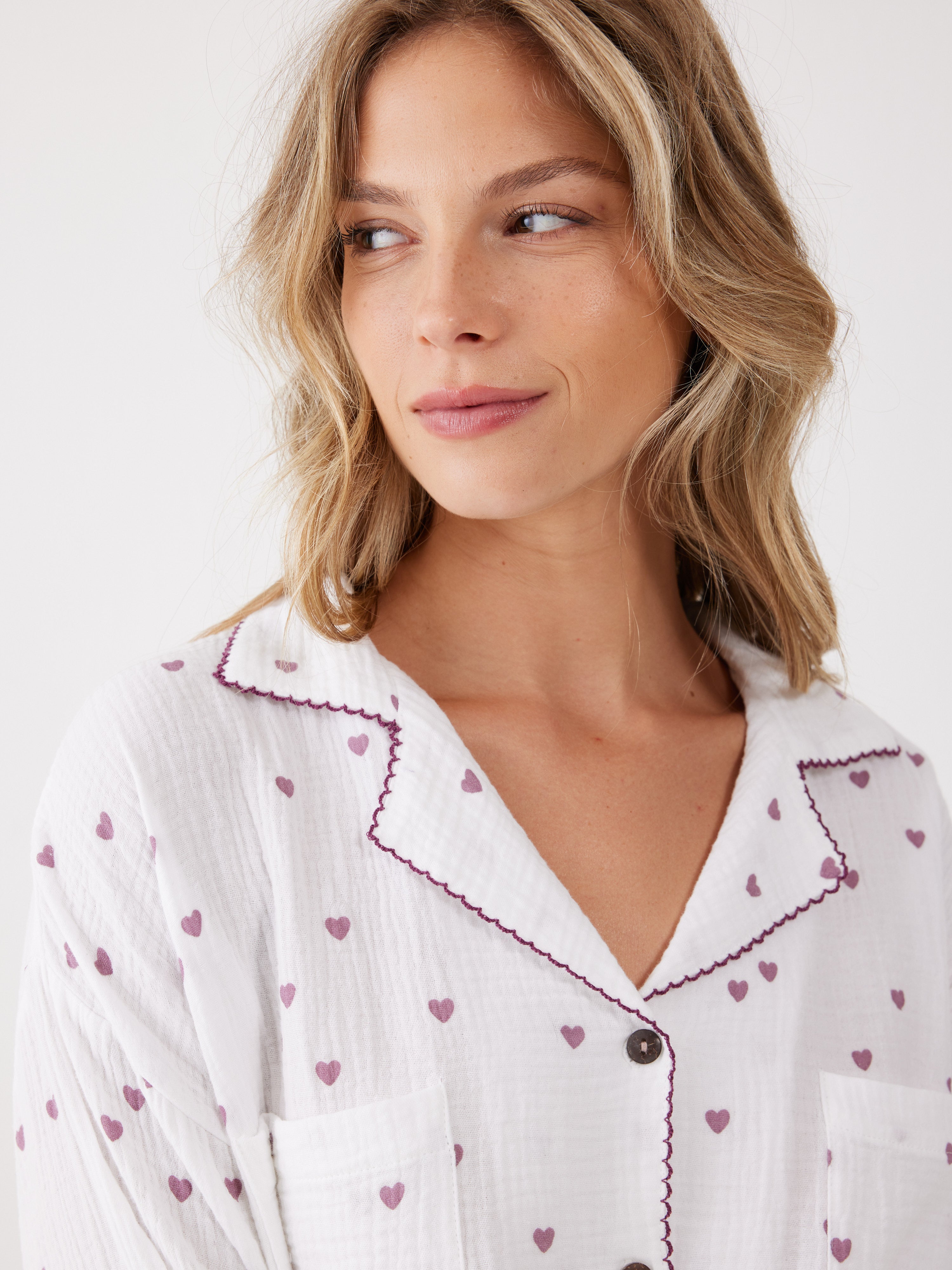 פיג'מה קצרה מכופתרת לבבות טטרה - לבן