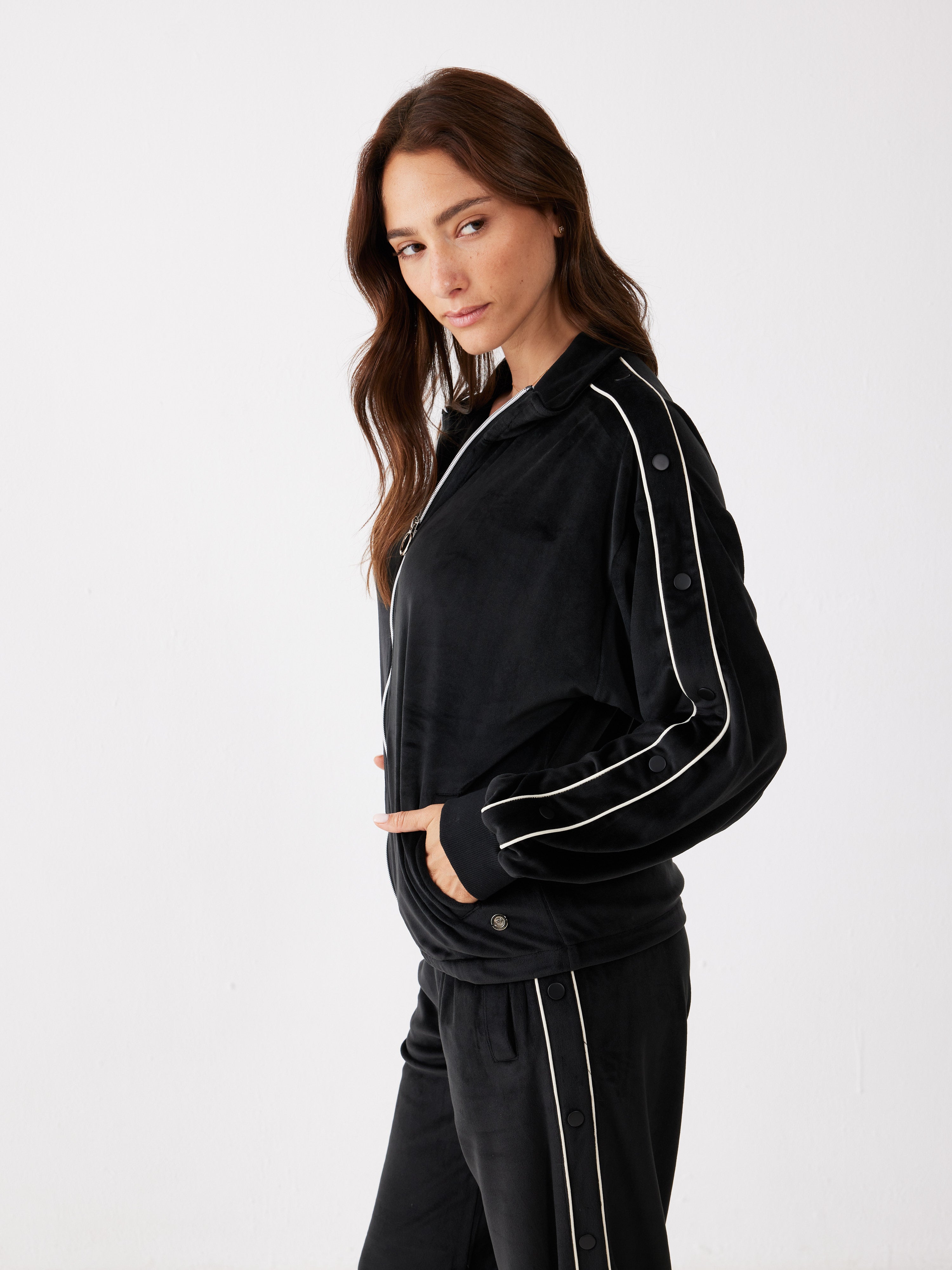 חליפת רוכסן ניטים קטיפה - שחור