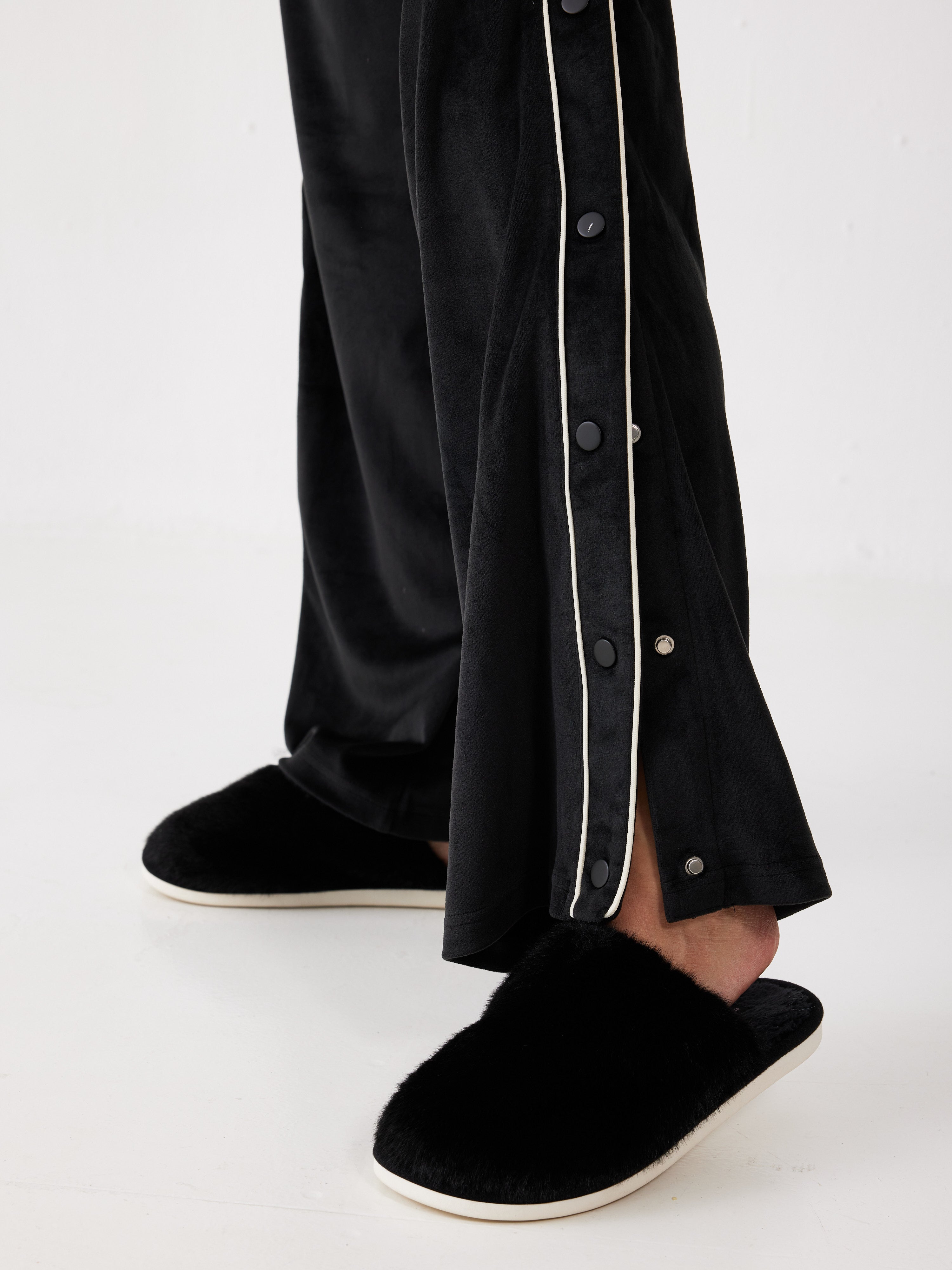 חליפת רוכסן ניטים קטיפה - שחור