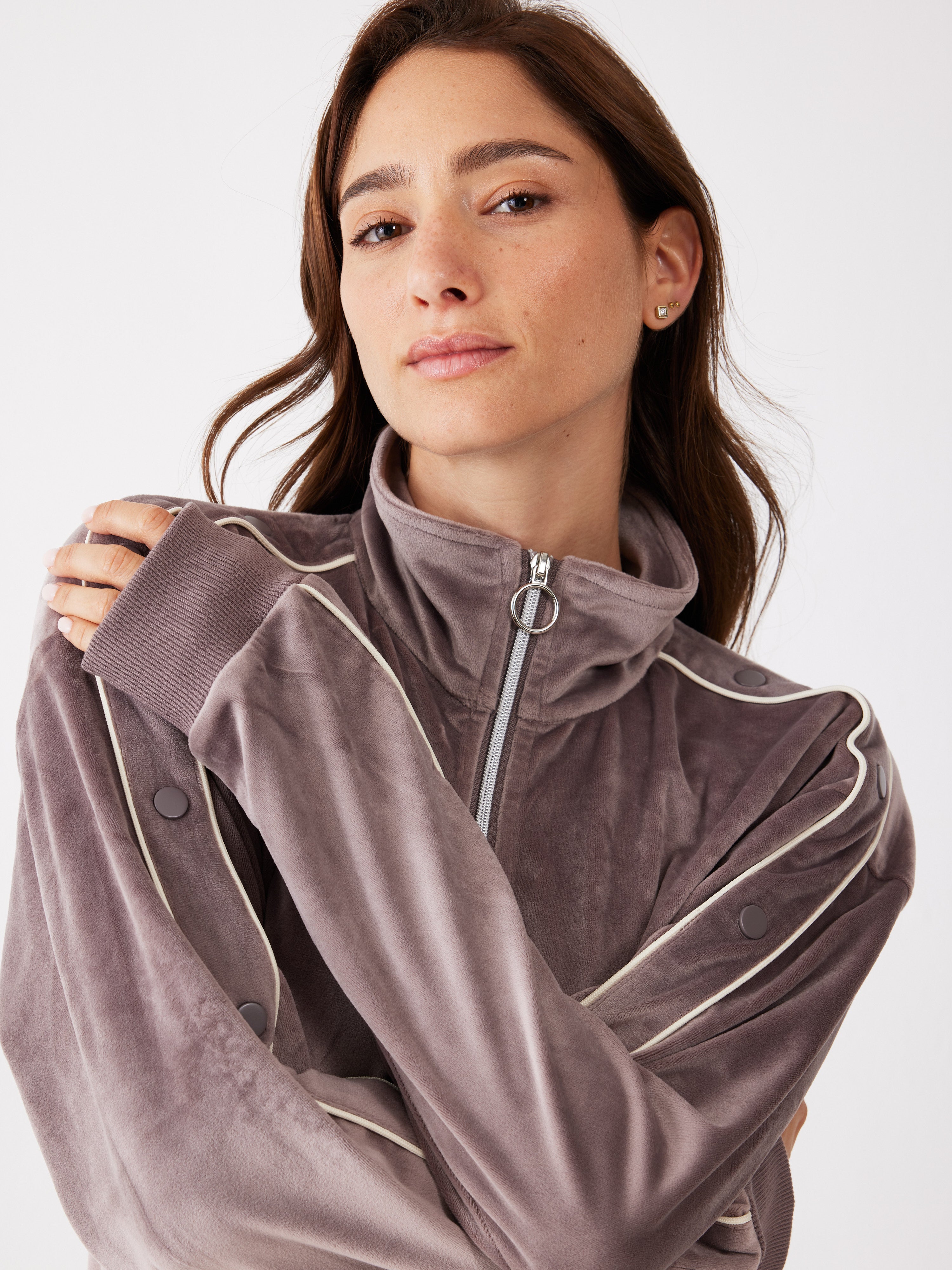 חליפת רוכסן ניטים קטיפה - קפה