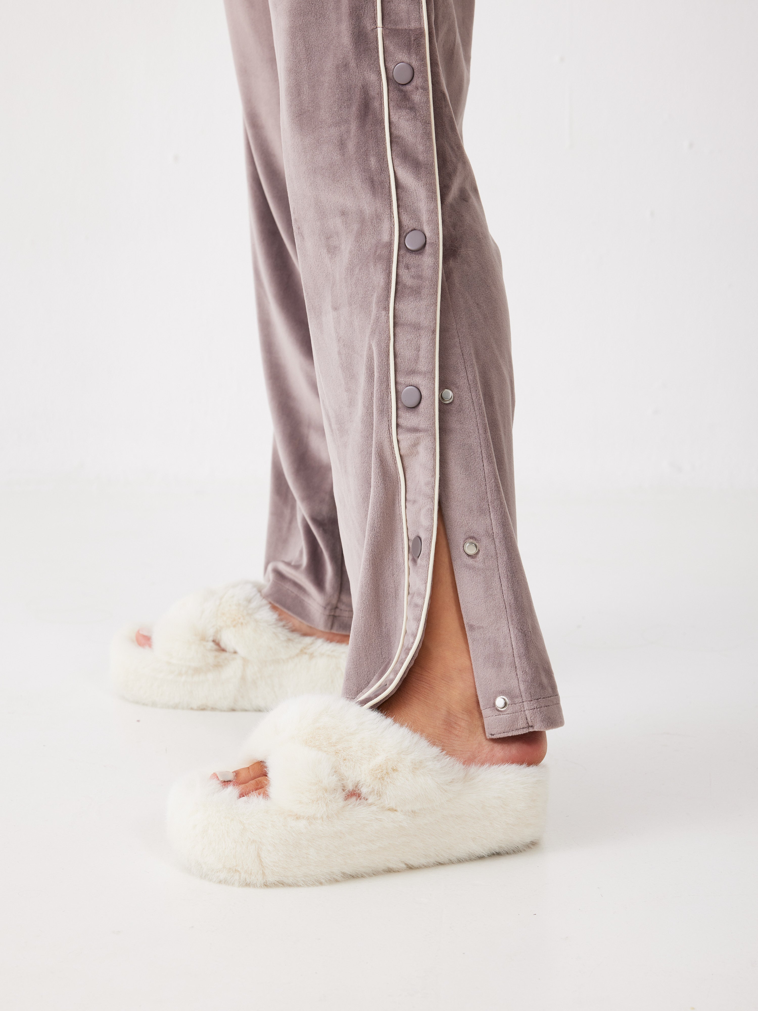 חליפת רוכסן ניטים קטיפה - קפה