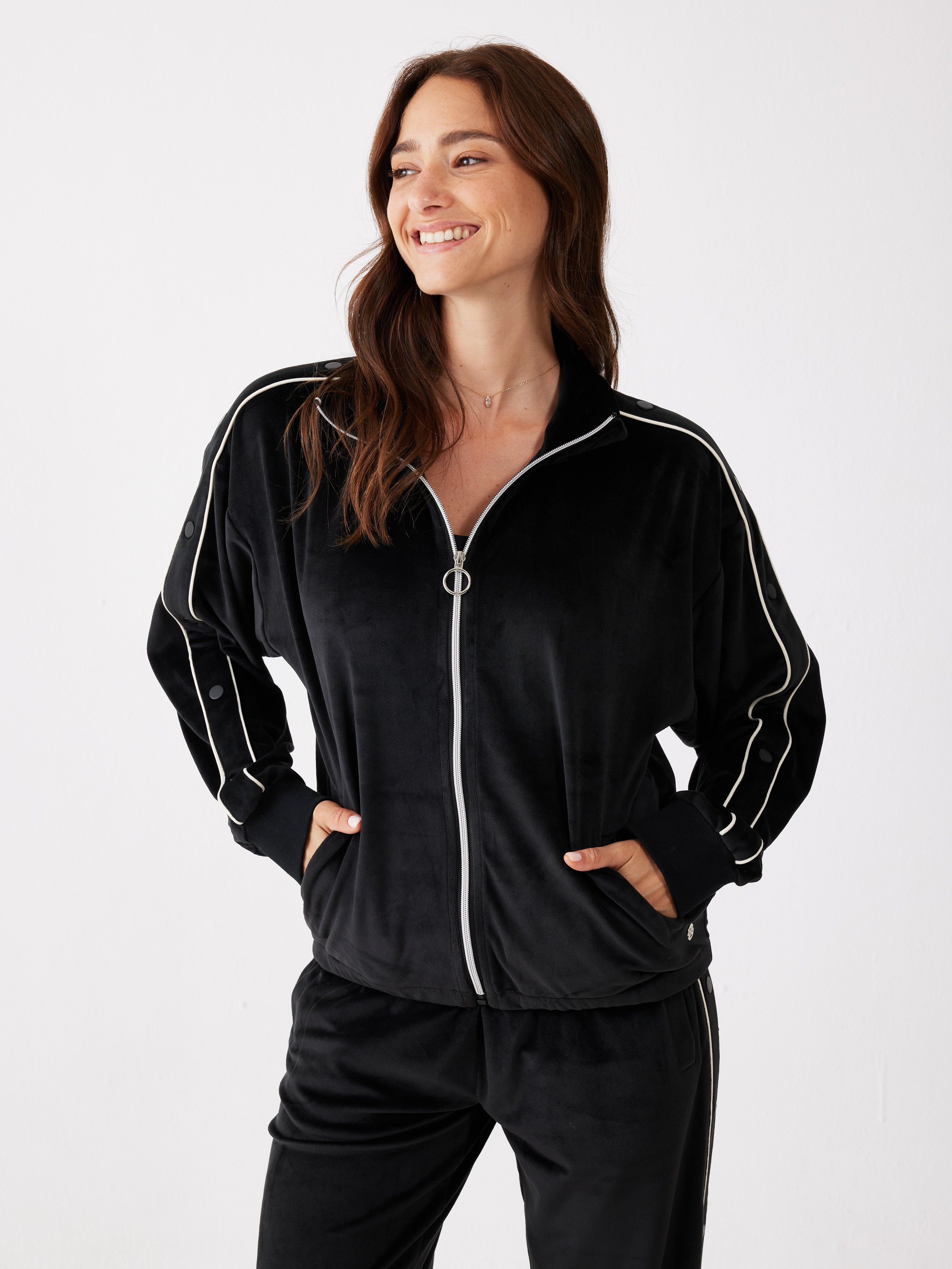 חליפת רוכסן ניטים קטיפה - שחור