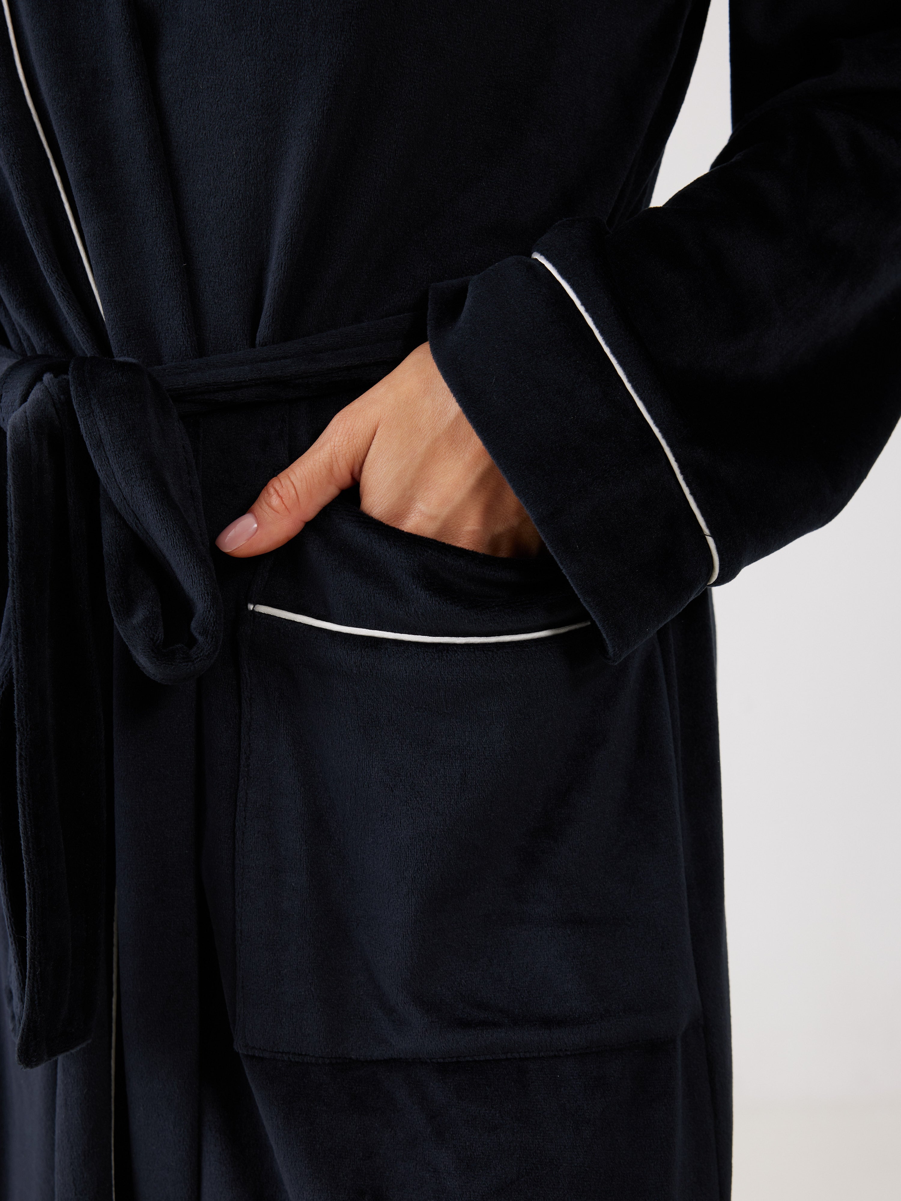 חלוק פייפינג קטיפה - שחור