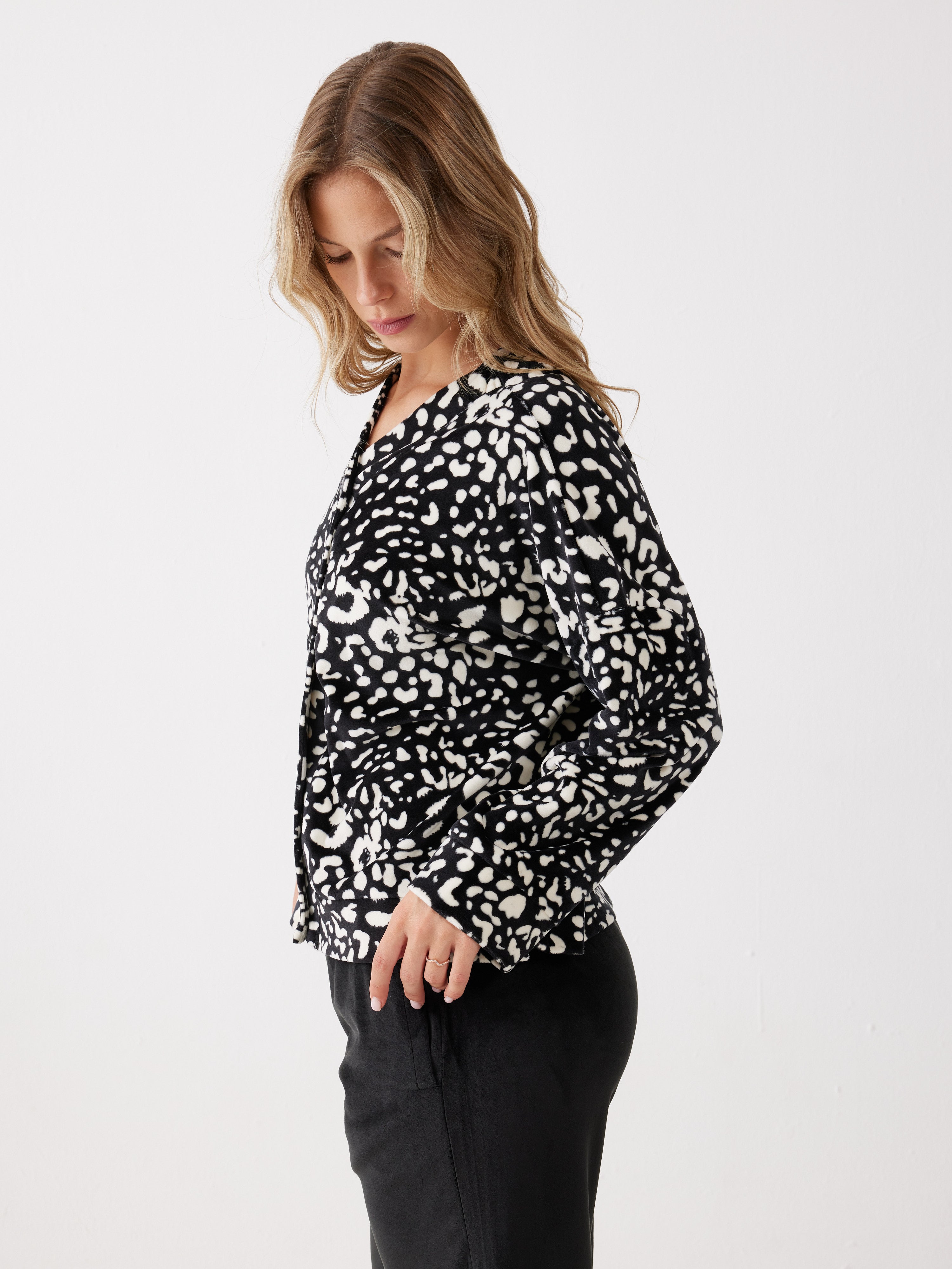 פיג'מה כפתורים מנומרת קטיפה - שחור