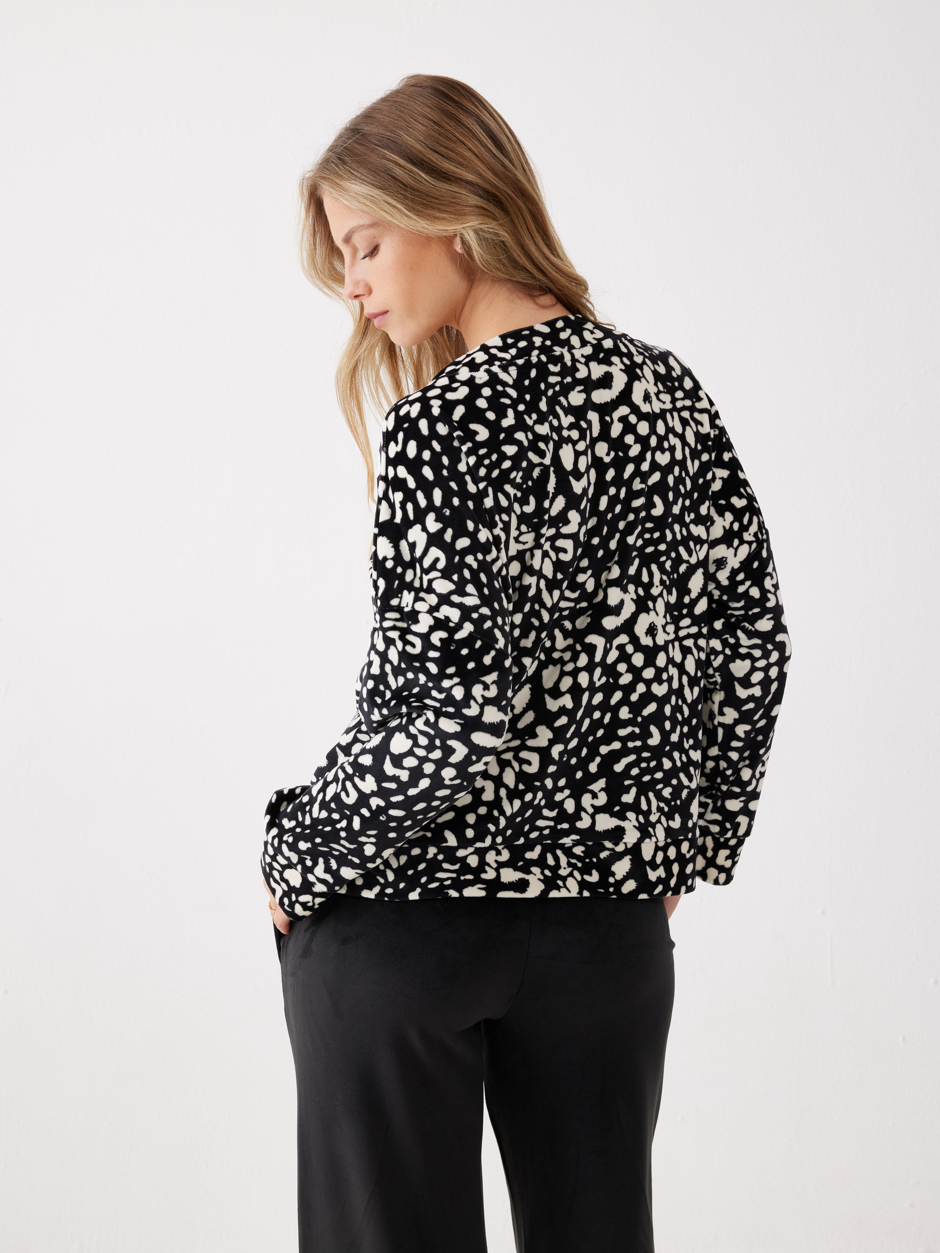 פיג'מה כפתורים מנומרת קטיפה - שחור