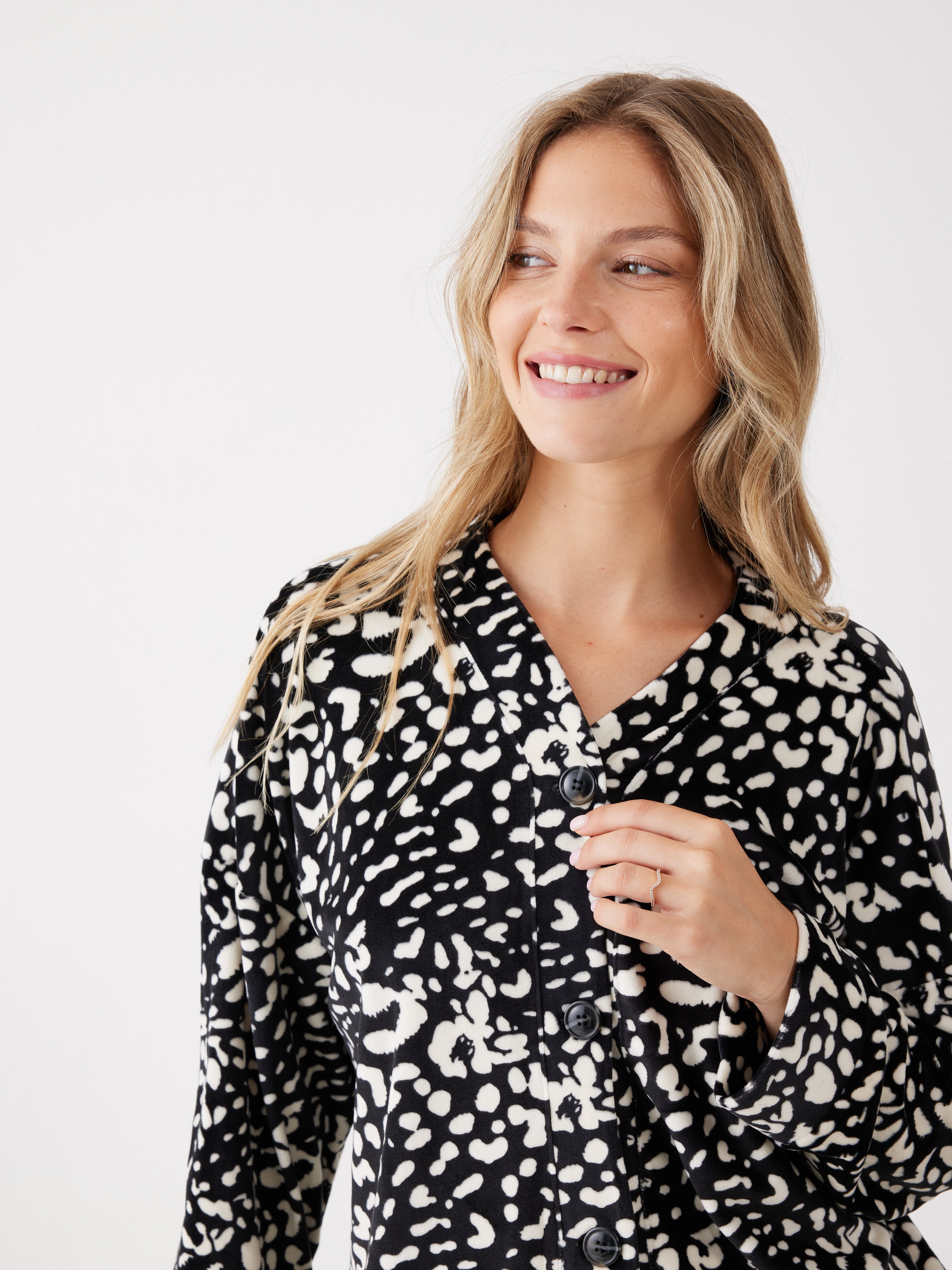 פיג'מה כפתורים מנומרת קטיפה - שחור