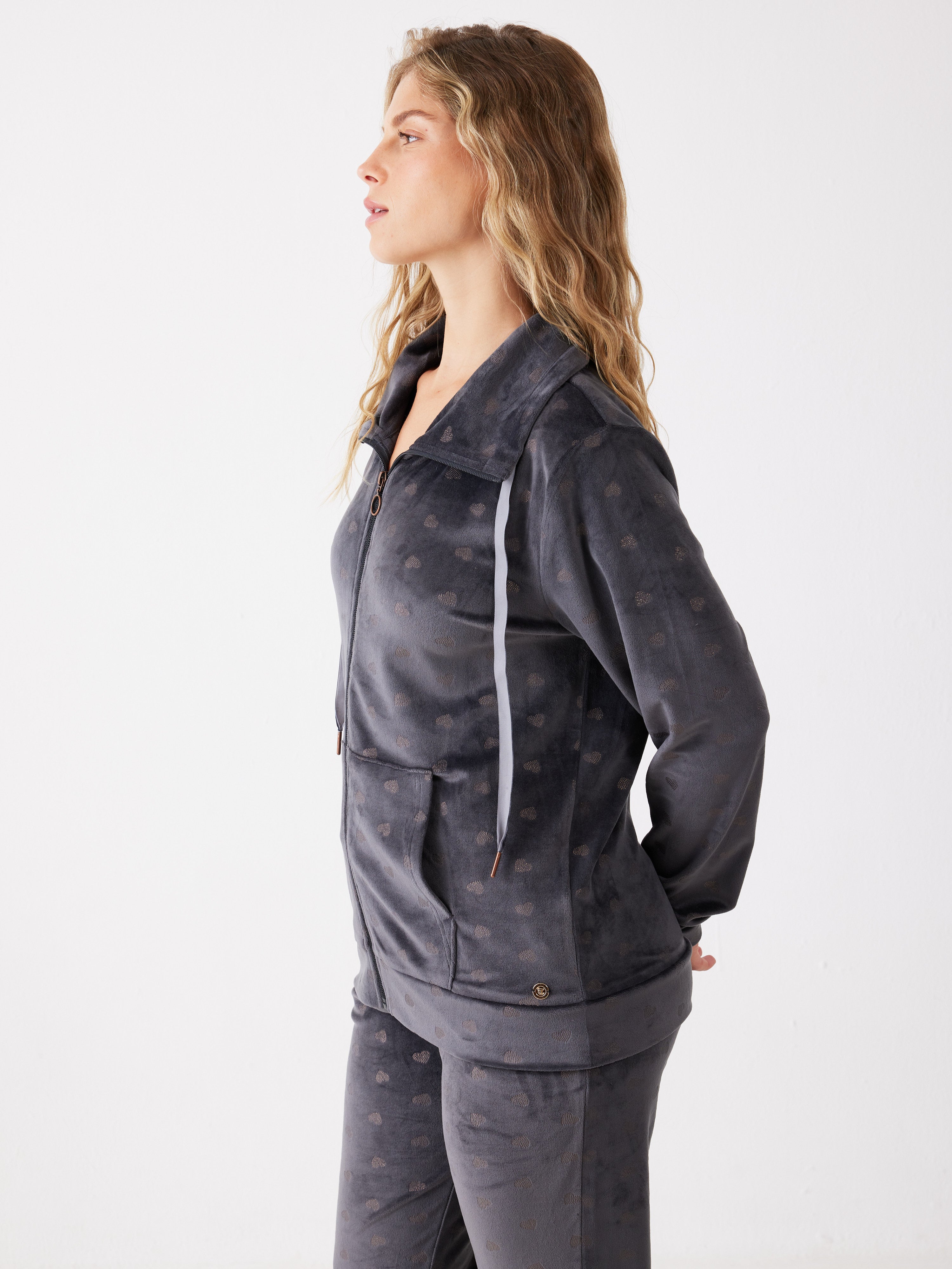 חליפת רוכסן לבבות קטיפה - אפור כהה