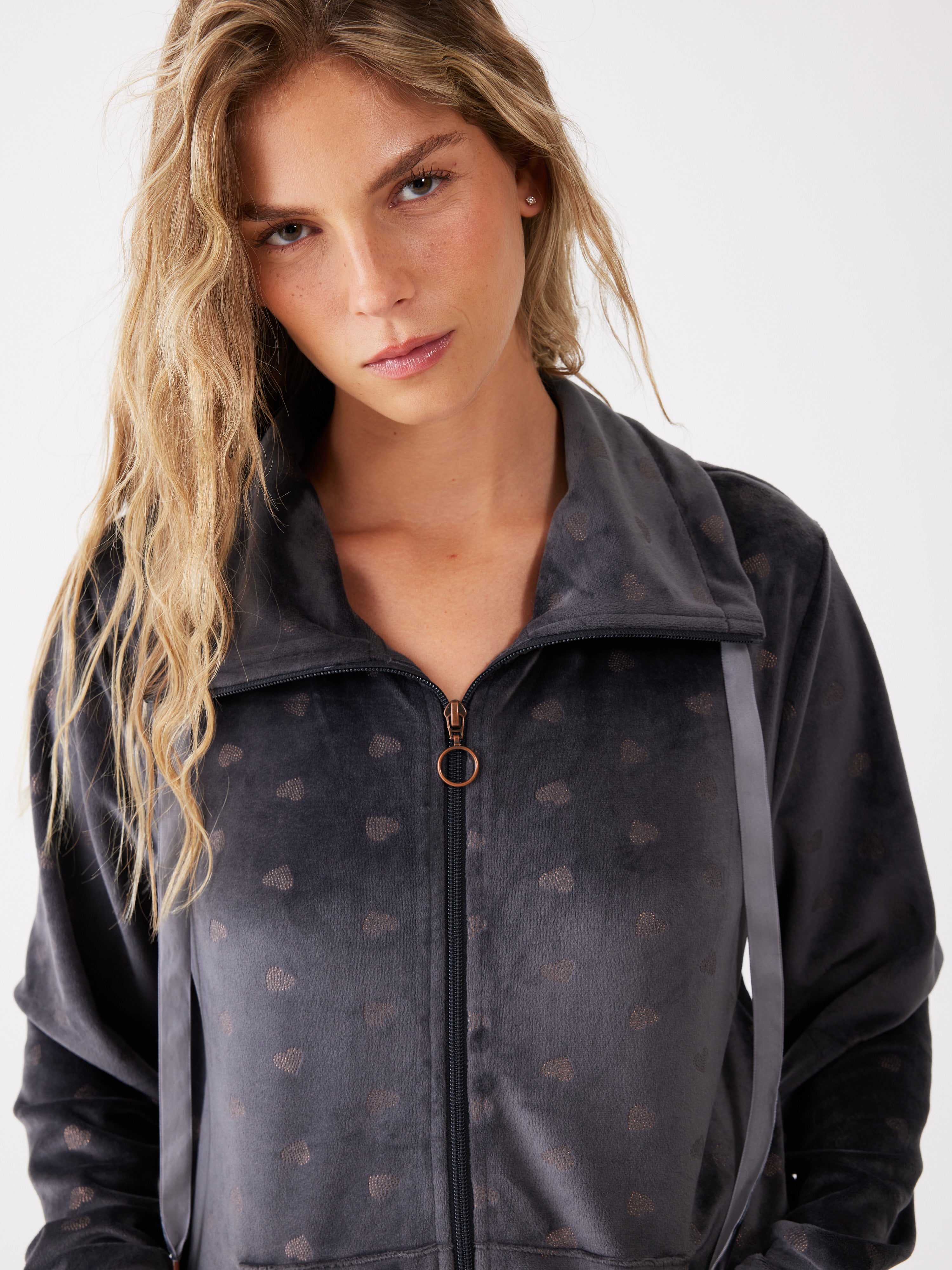 חליפת רוכסן לבבות קטיפה - אפור כהה