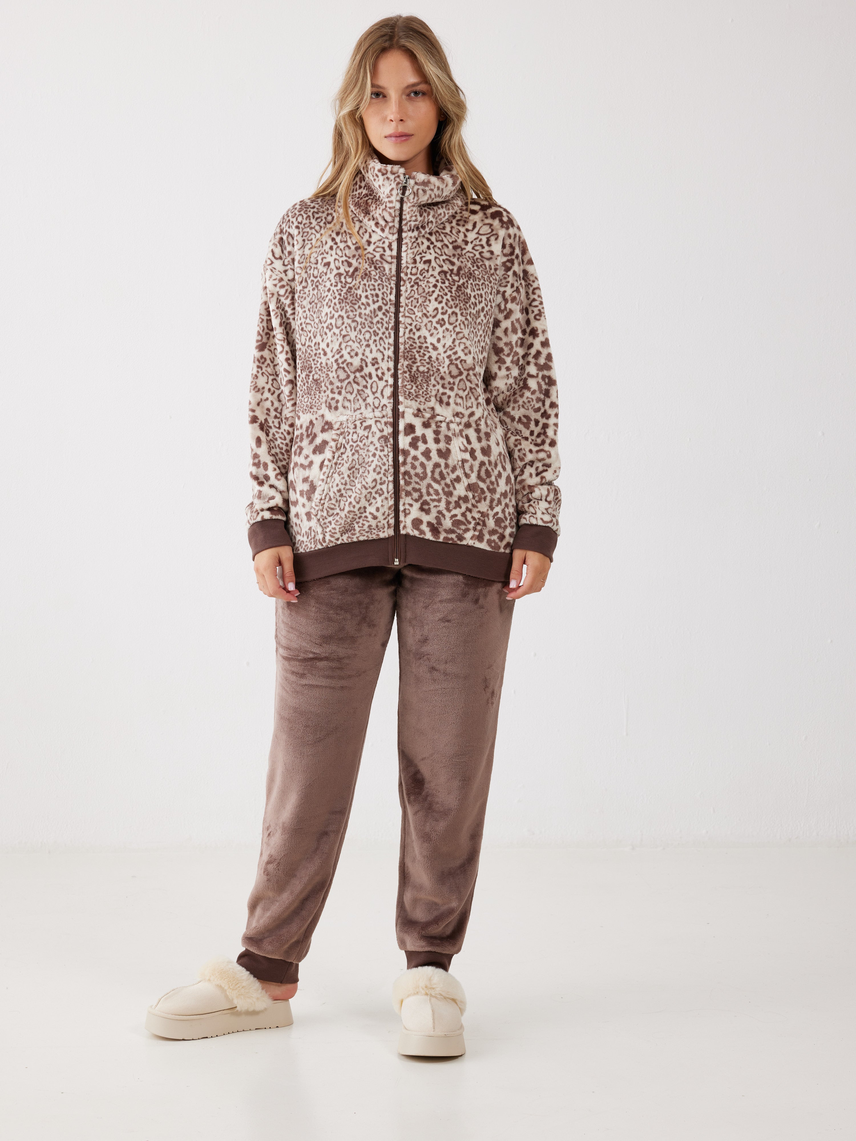 פיג'מה מנומרת רוכסן פלאפי - חום