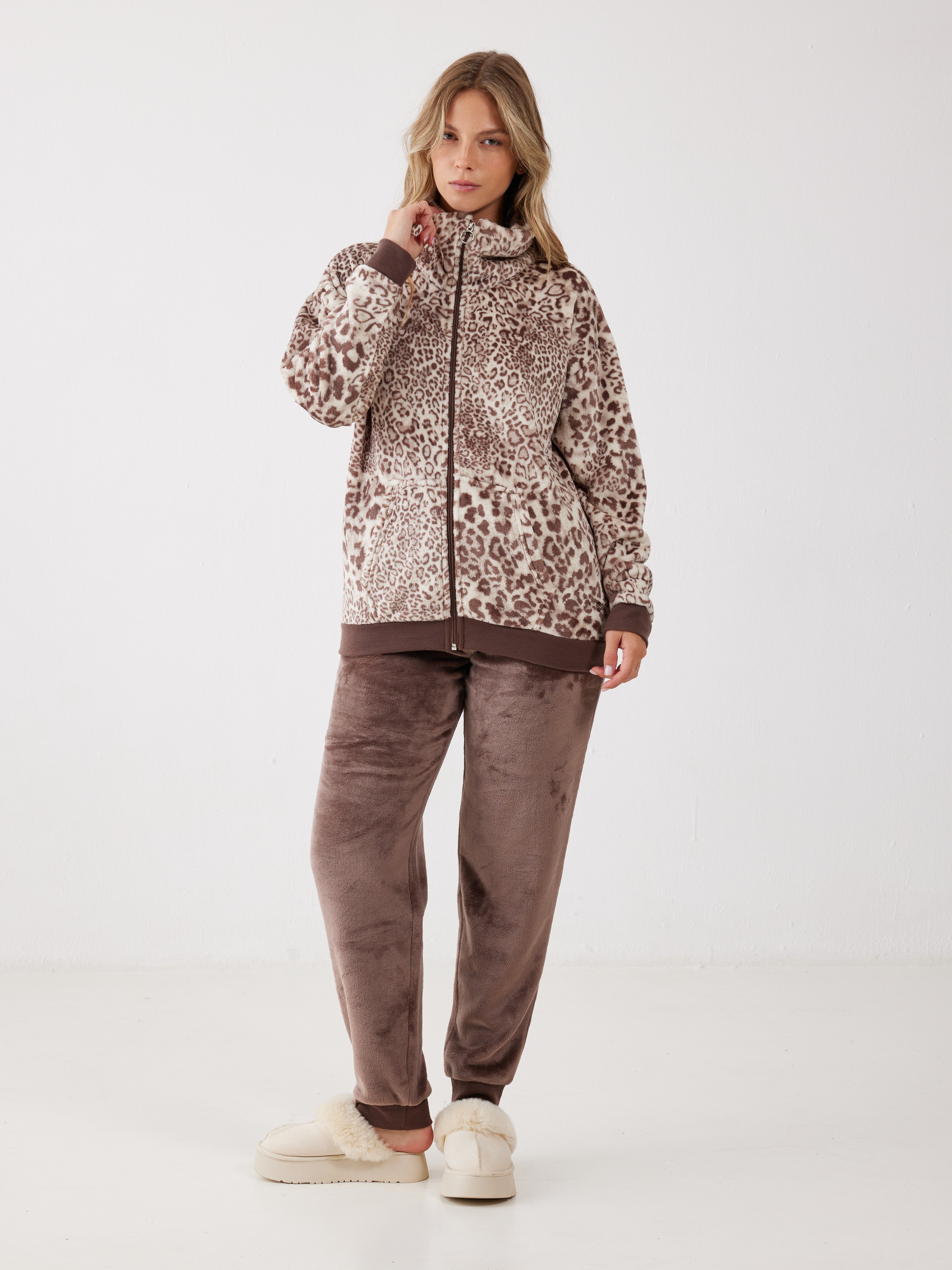 פיג'מה מנומרת רוכסן פלאפי - חום