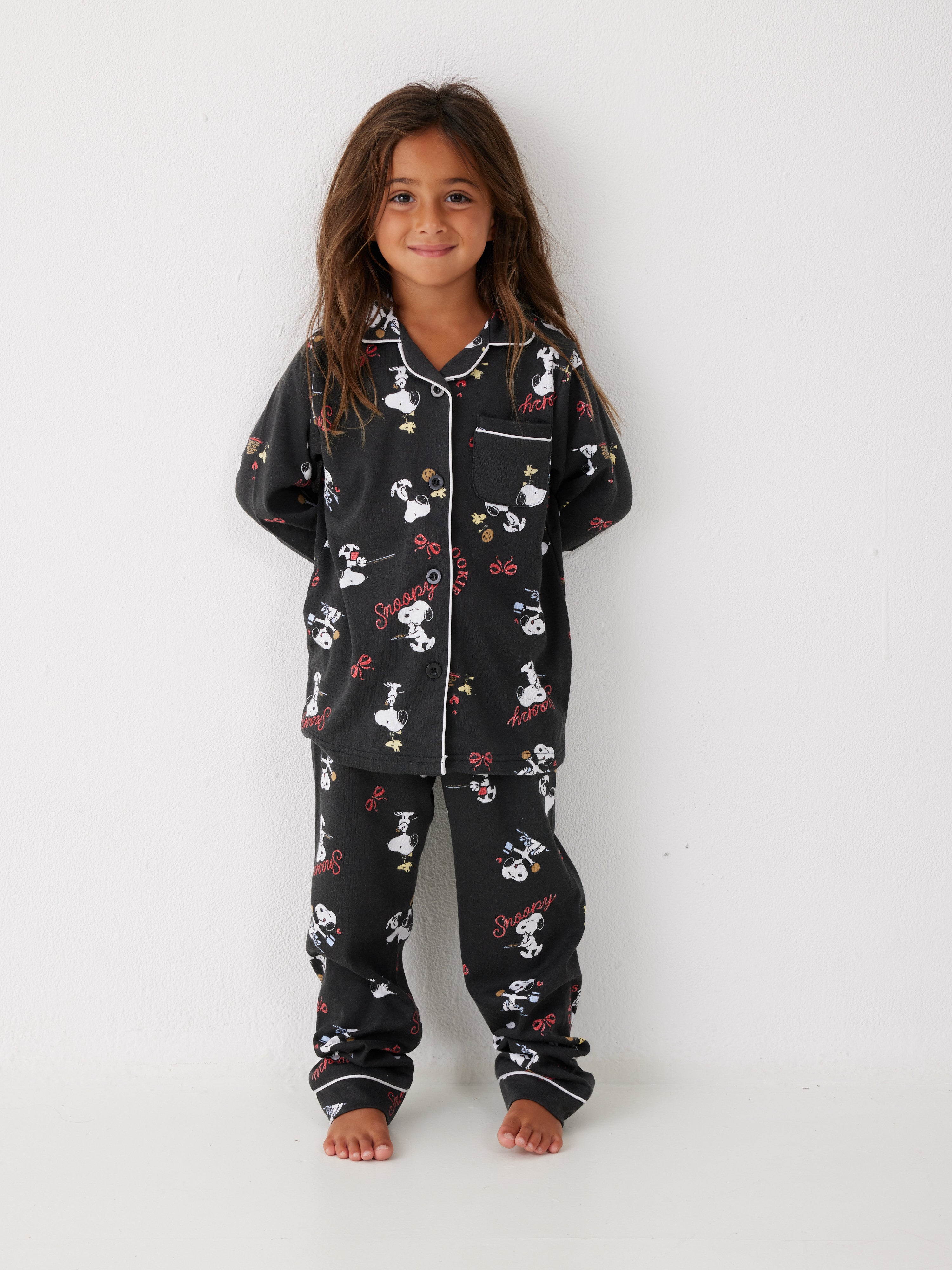 פיג'מה ילדות סנופי מכופתרת - שחור