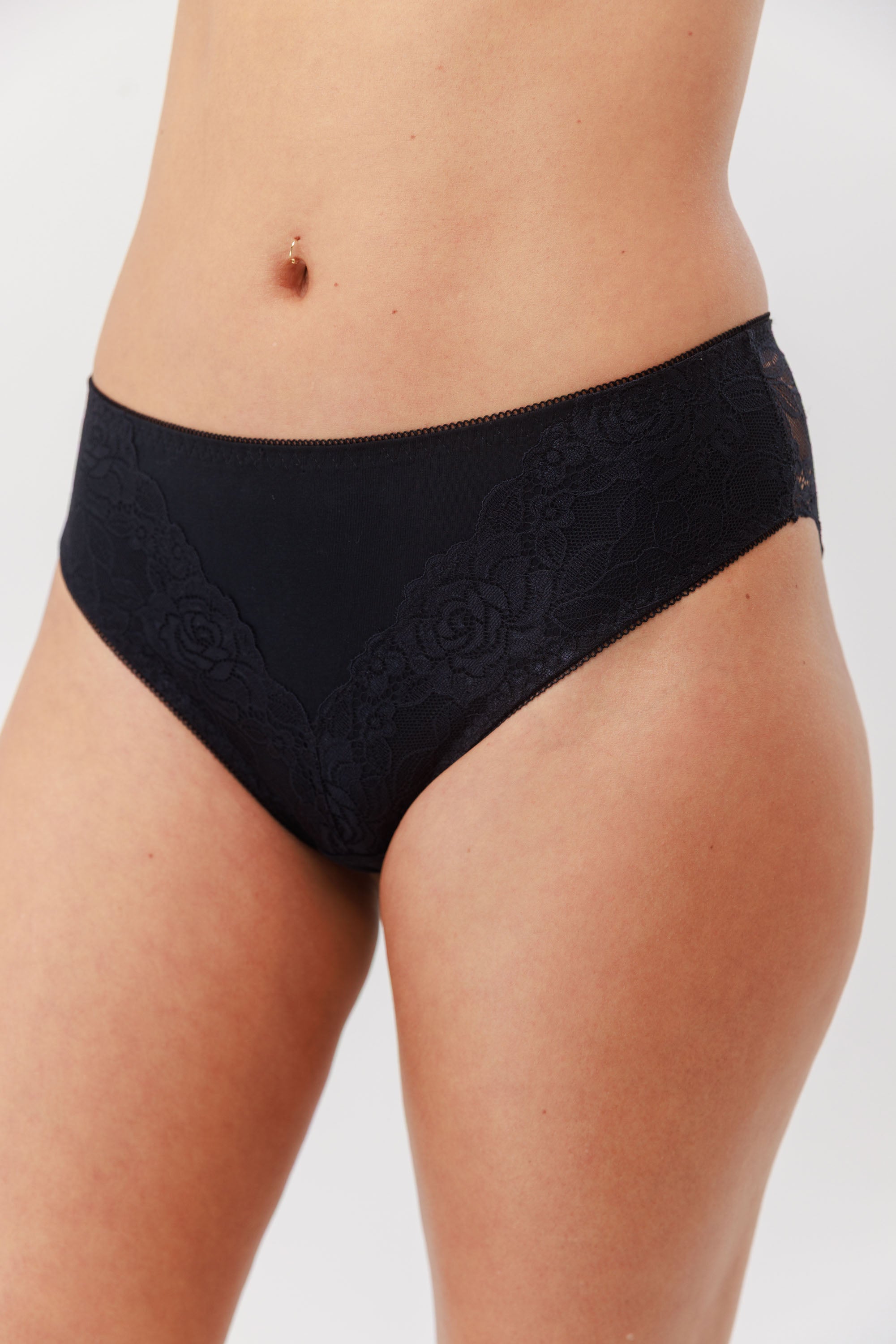 תחתונים LACE מיני סליפ צבע שחור