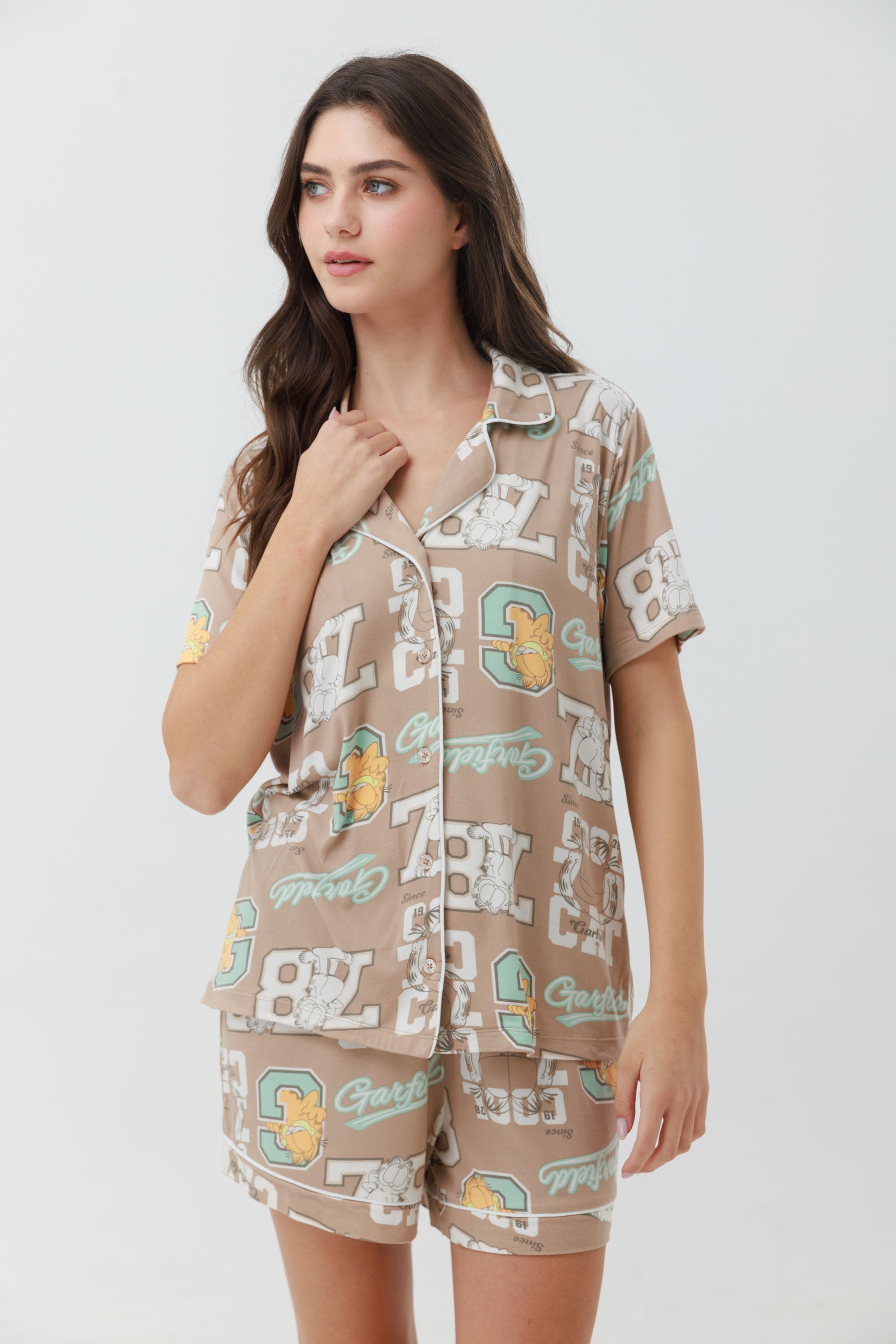 פיג'מה מכופתרת קצרה יאמי - חום