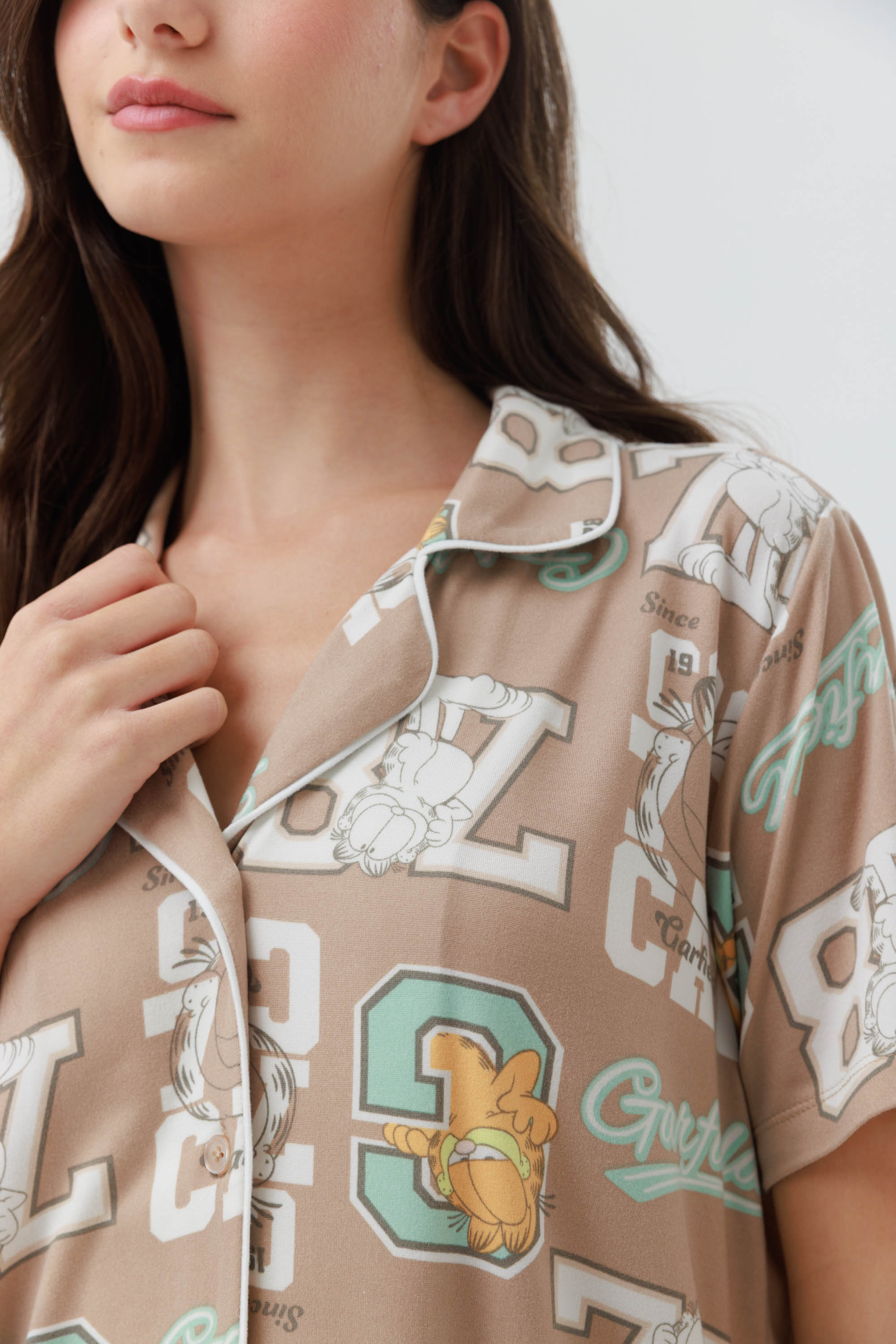 פיג'מה מכופתרת קצרה יאמי - חום