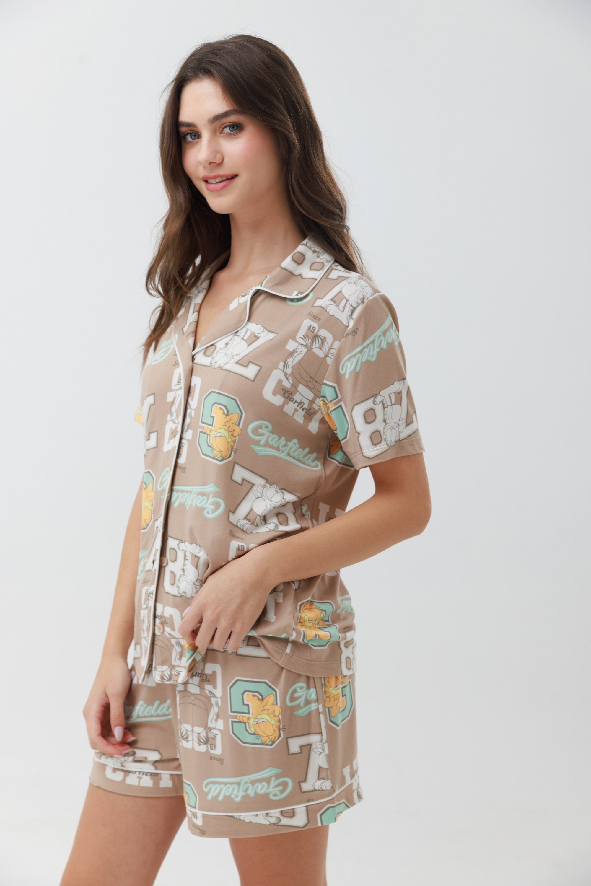 פיג'מה מכופתרת קצרה יאמי - חום