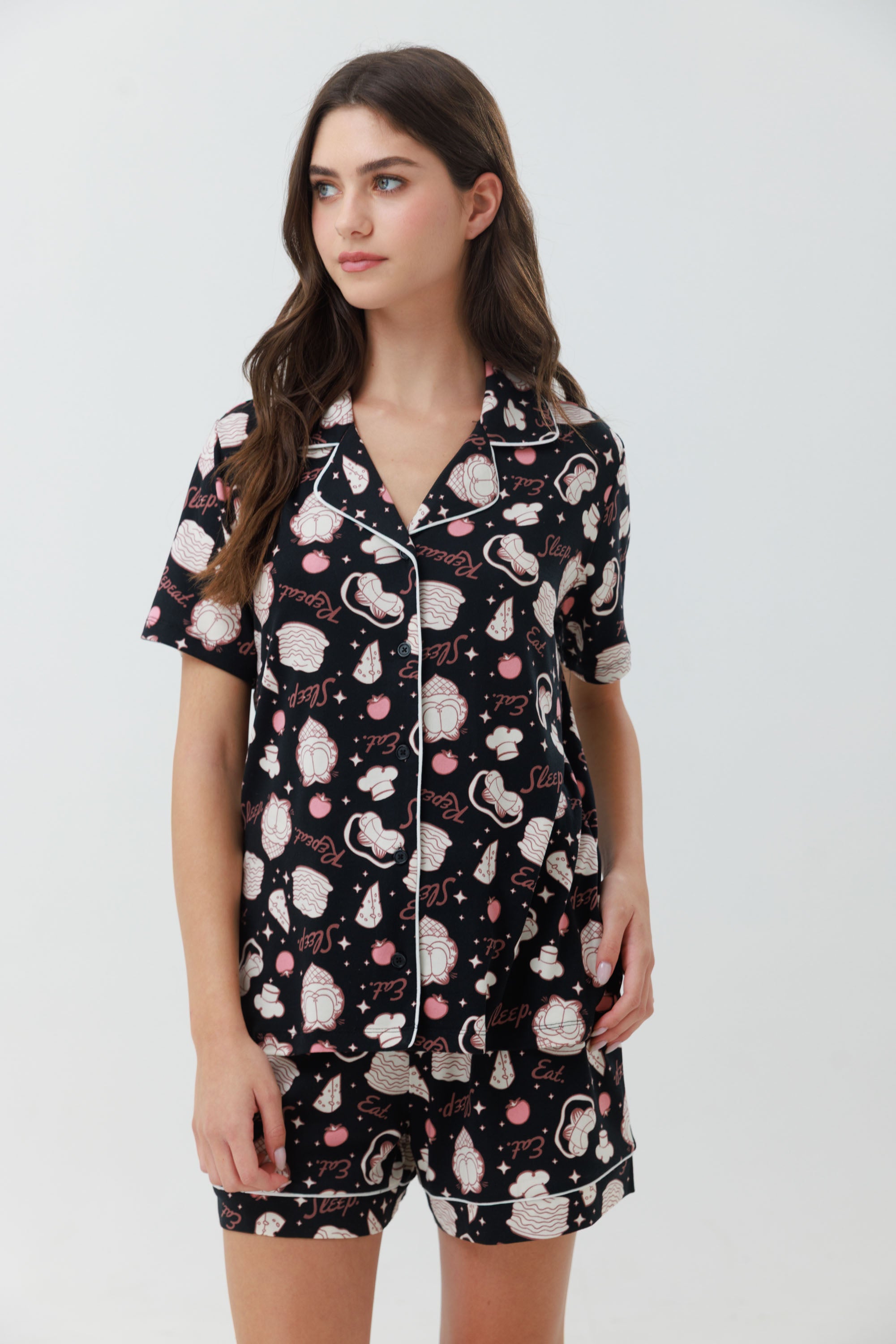 פיג'מה מכופתרת קצרה יאמי צבע שחור