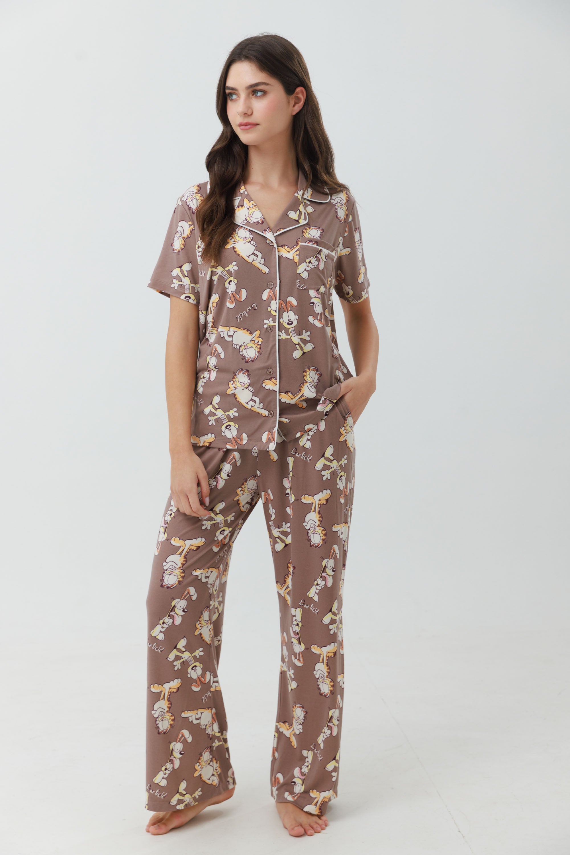 פיג'מה מכופתרת ארוכה יאמי - קפה