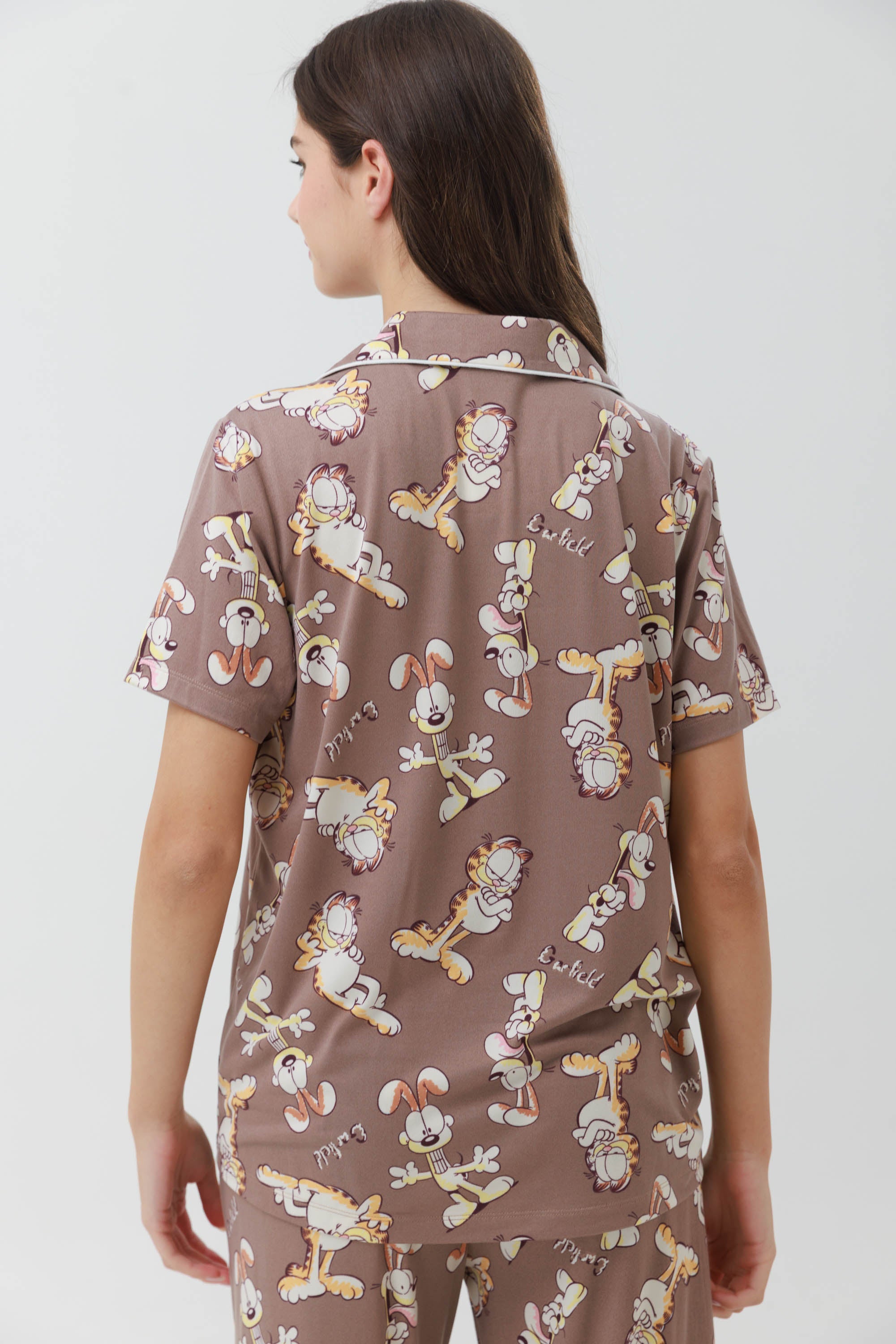 פיג'מה מכופתרת ארוכה יאמי - קפה