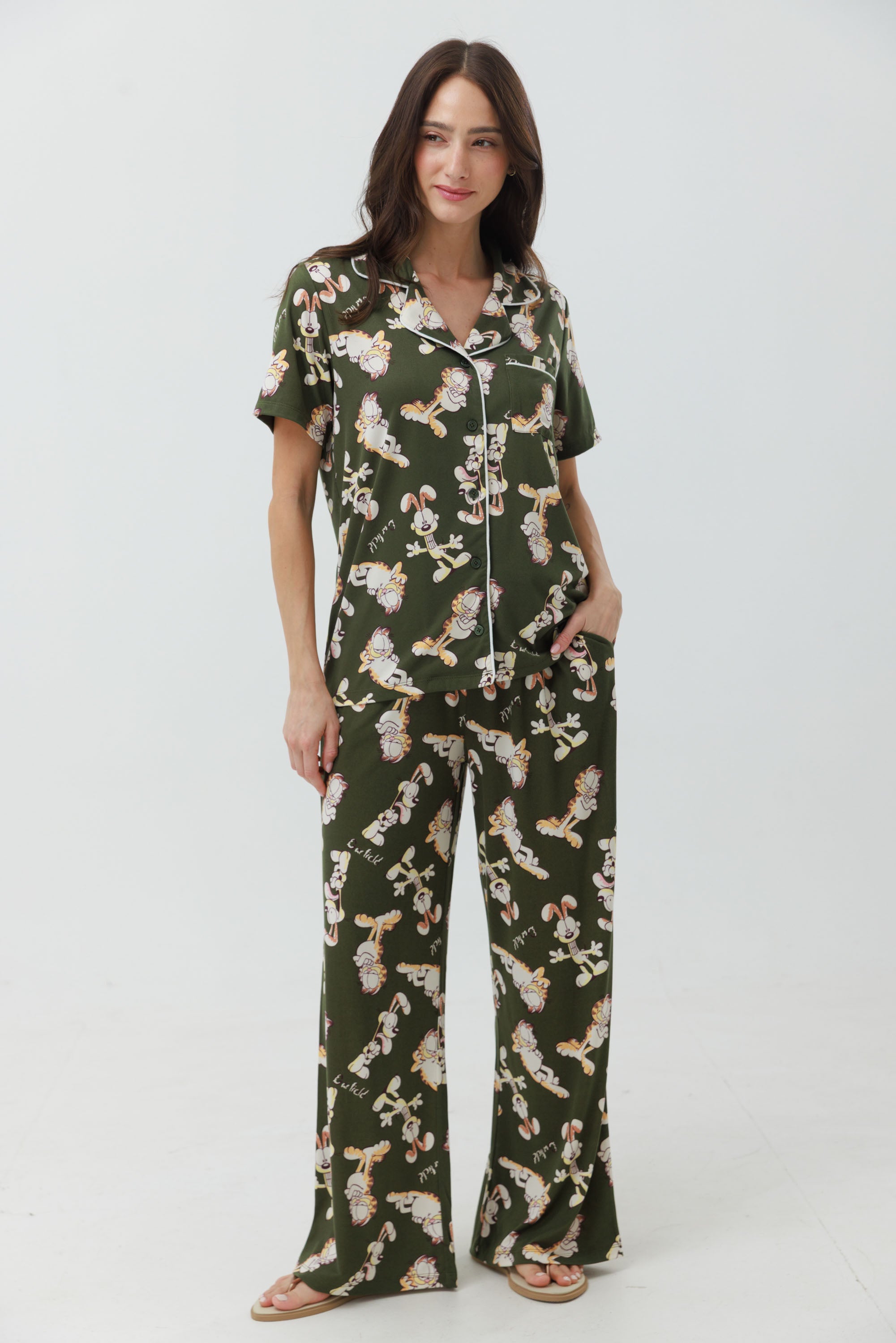 פיג'מה מכופתרת ארוכה יאמי - ירוק זית