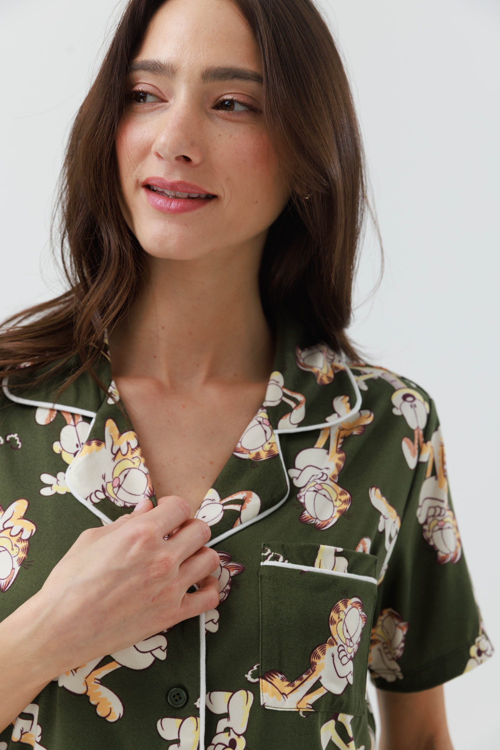 פיג'מה מכופתרת ארוכה יאמי - ירוק זית