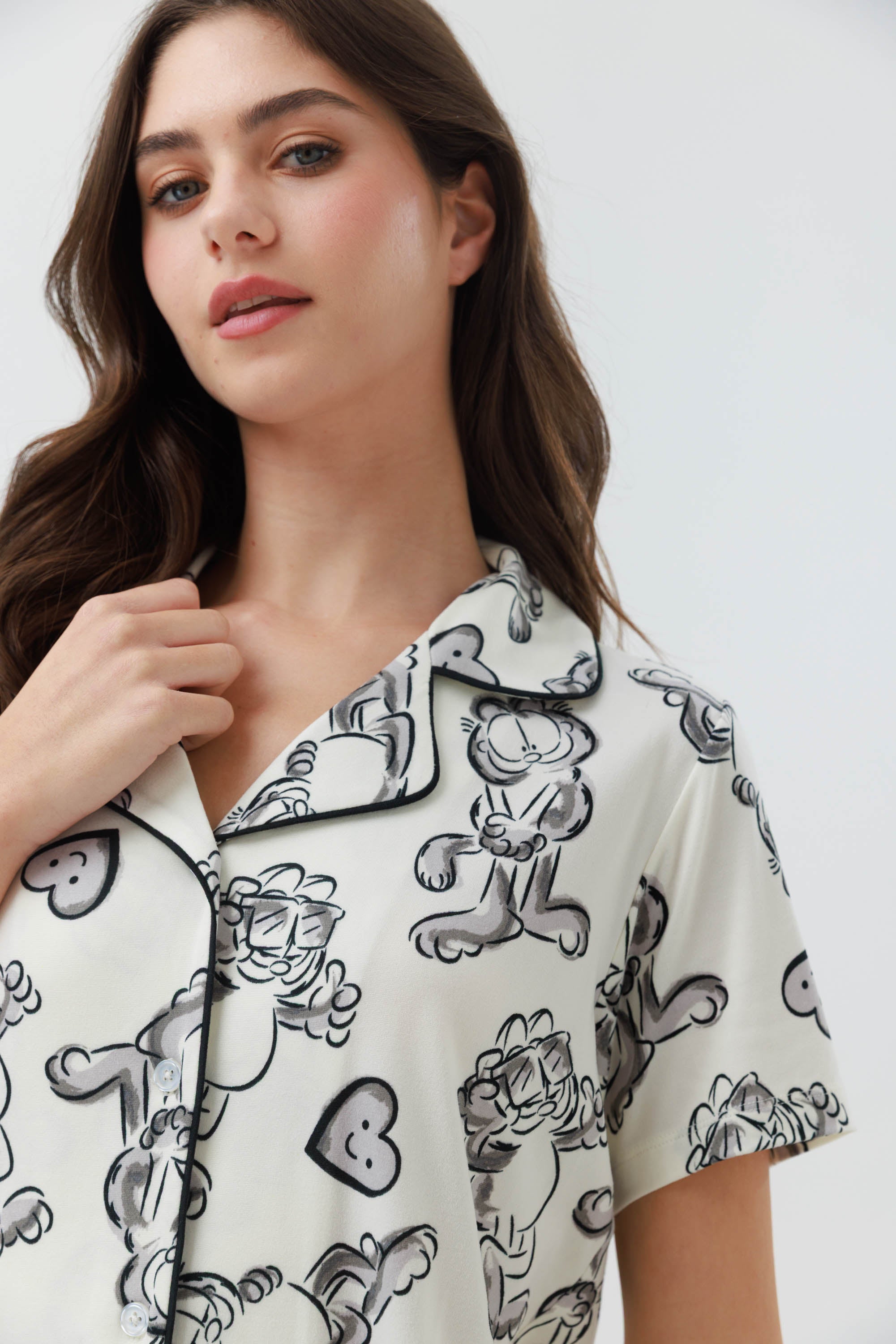 פיג'מה מכופתרת קצרה יאמי - שמנת