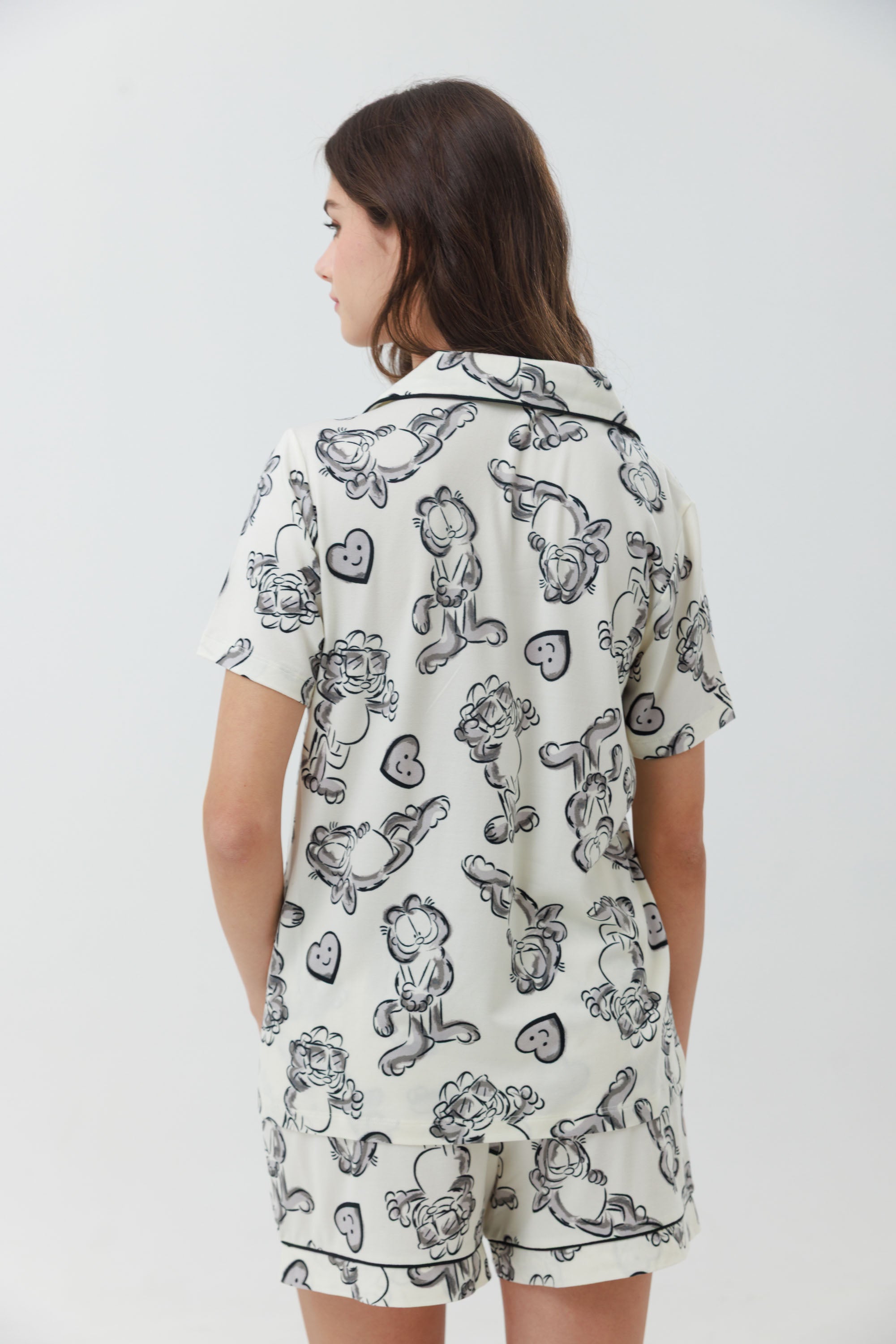 פיג'מה מכופתרת קצרה יאמי - שמנת