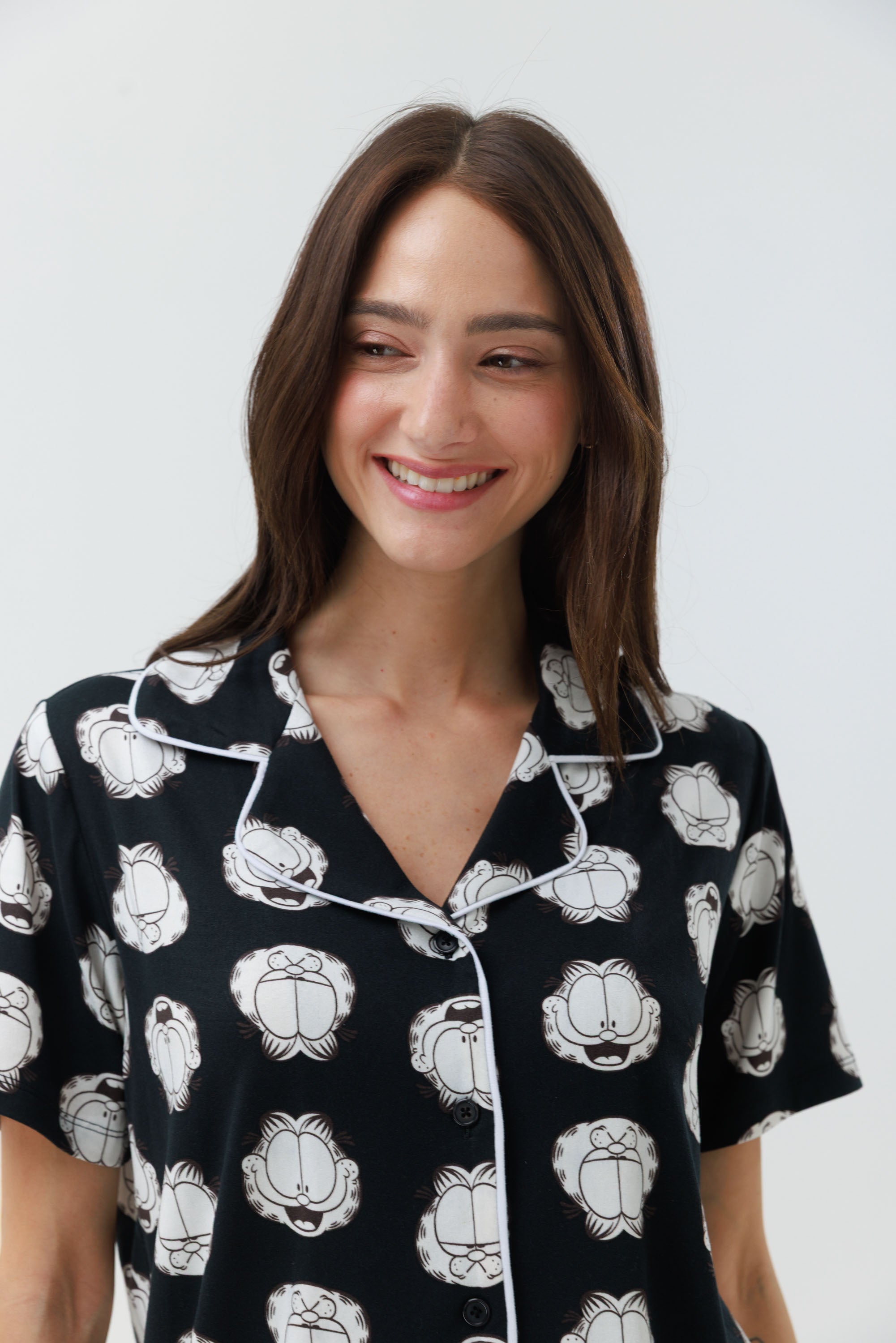 פיג'מה מכופתרת קצרה יאמי - שחור