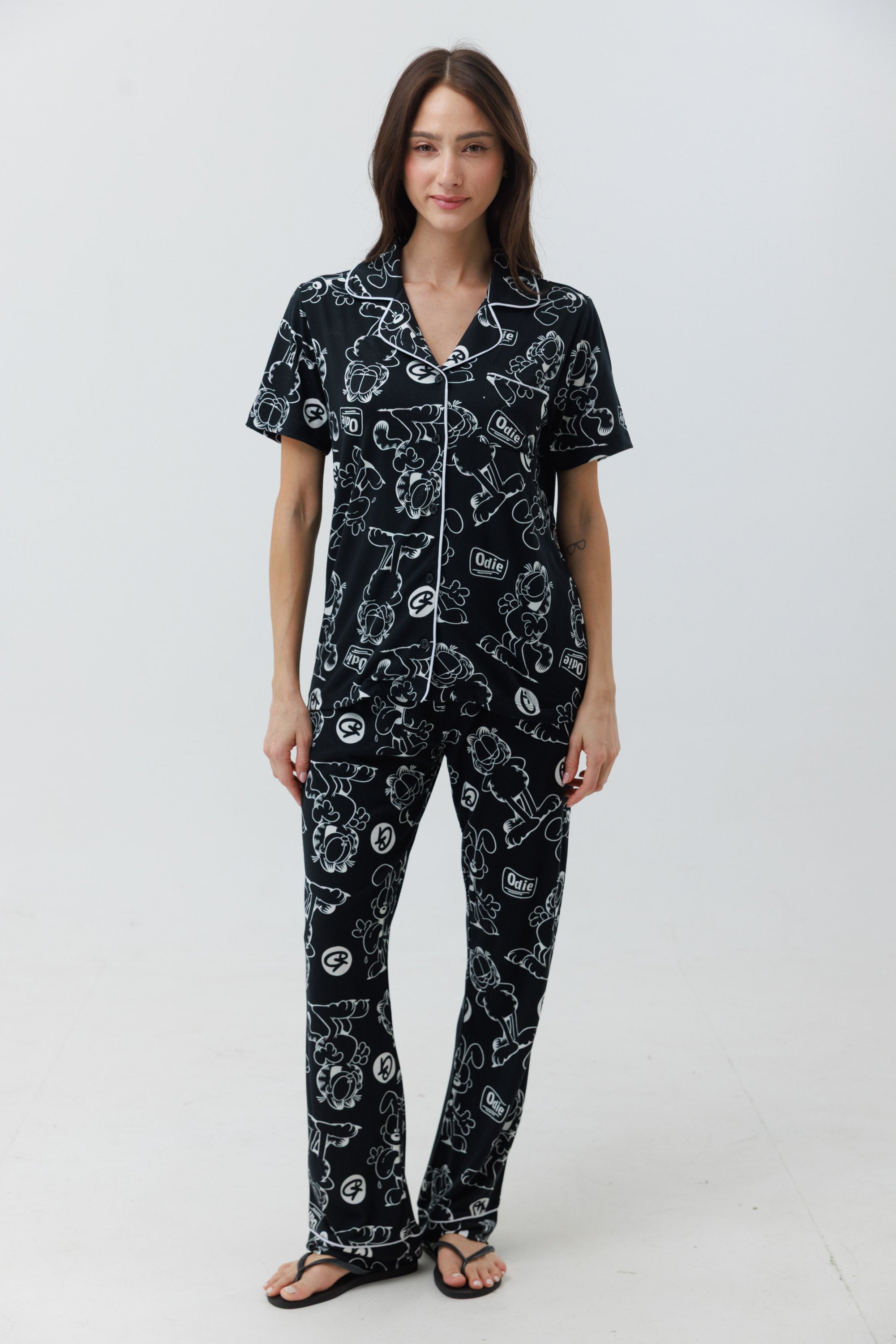 פיג'מה מכופתרת ארוכה יאמי - שחור