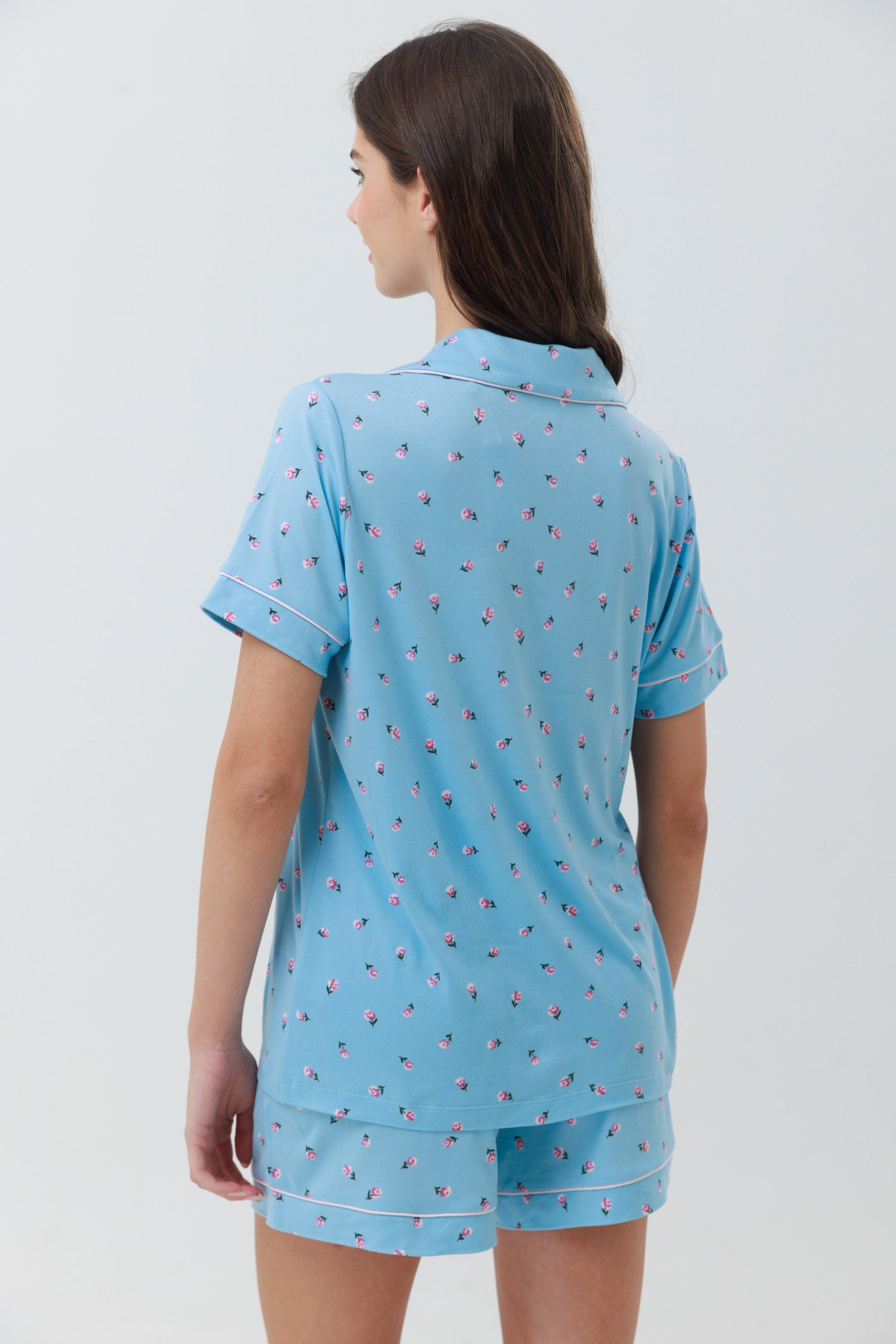 פיג'מה מכופתרת קצרה יאמי בצבע כחול בהיר