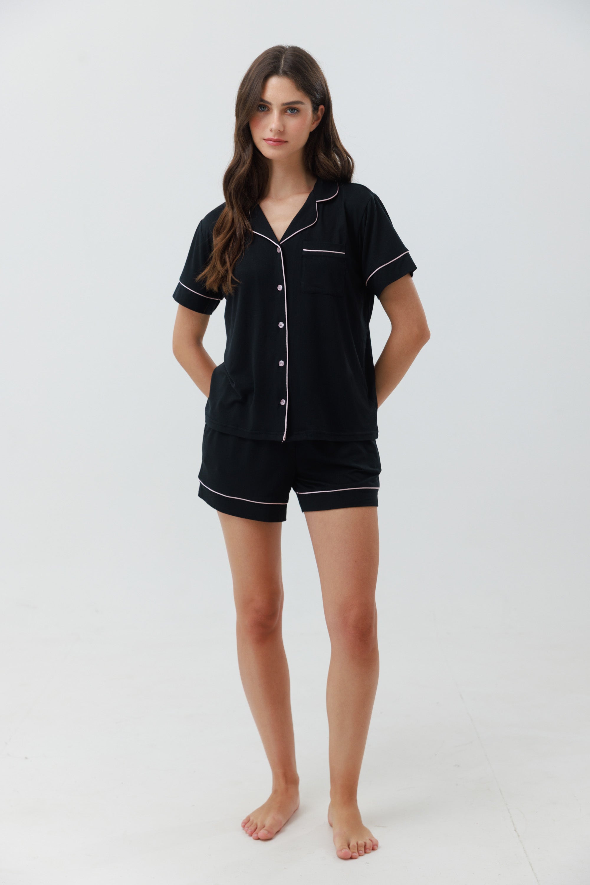פיג'מה מכופתרת קצרה יאמי צבע שחור