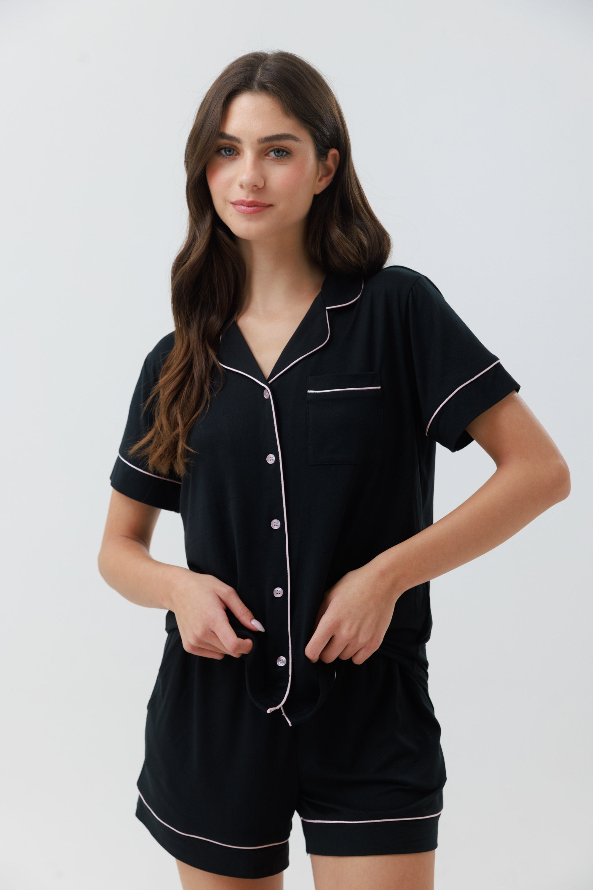 פיג'מה מכופתרת קצרה יאמי צבע שחור