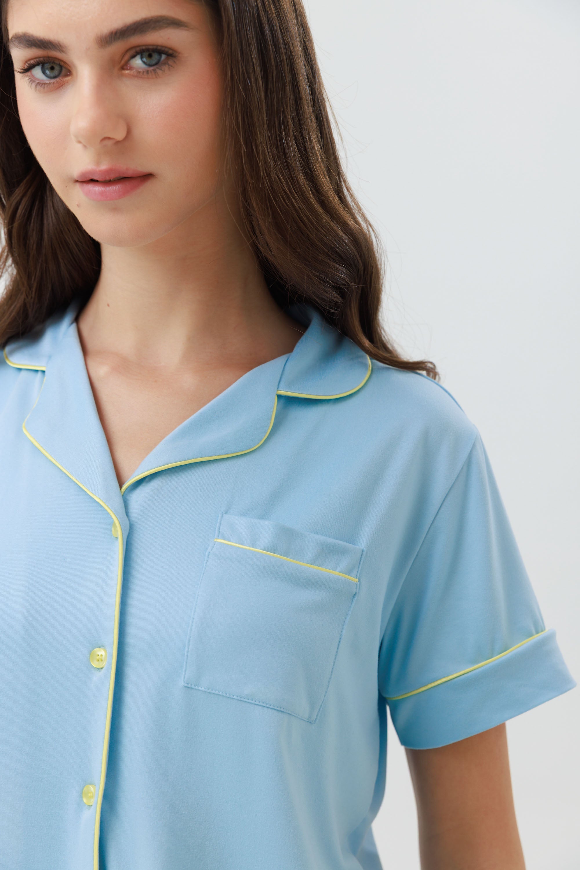 פיג'מה מכופתרת קצרה יאמי בצבע תכלת