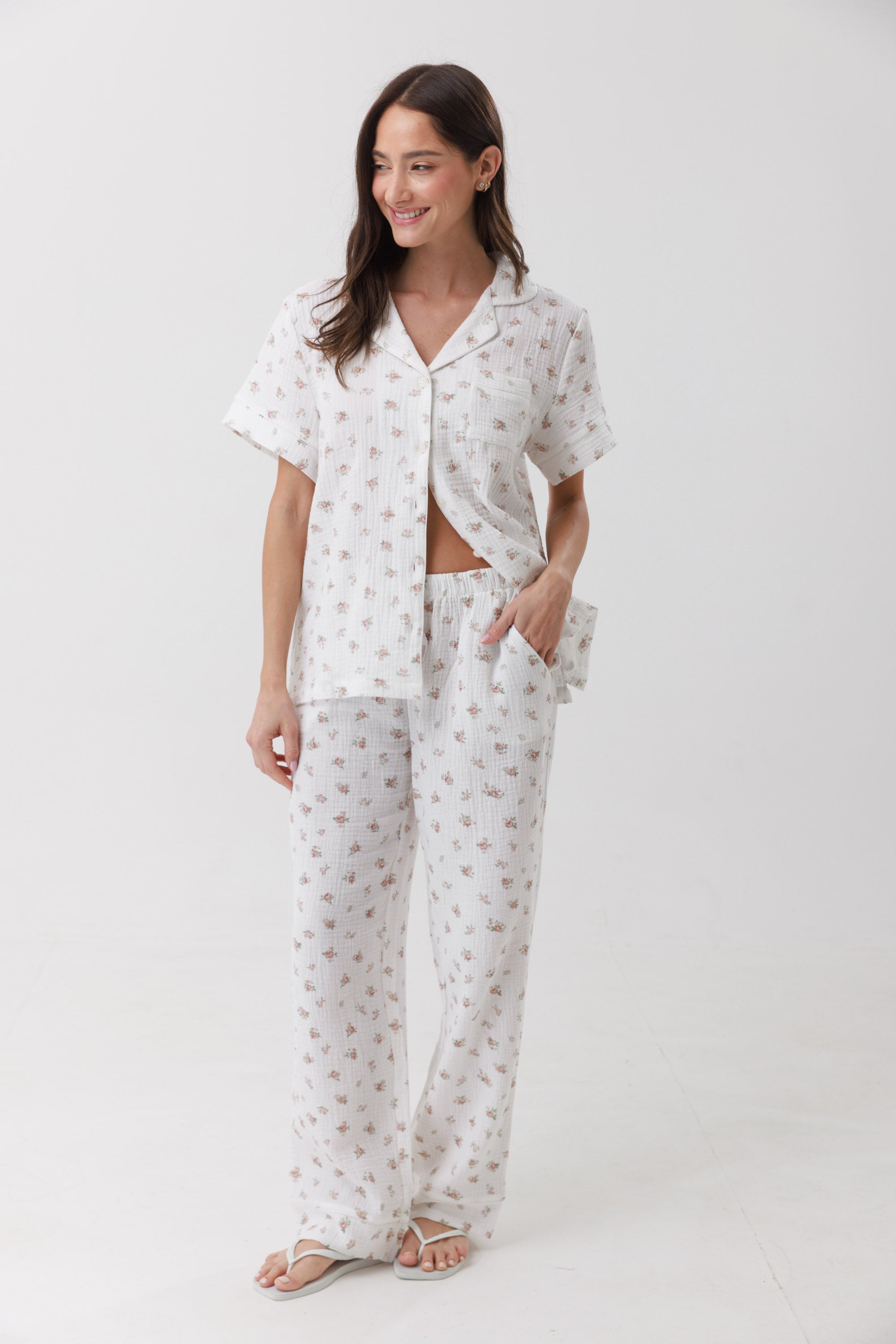פיג'מה מכופתרת טטרה פרחים 100% כותנה - לבן