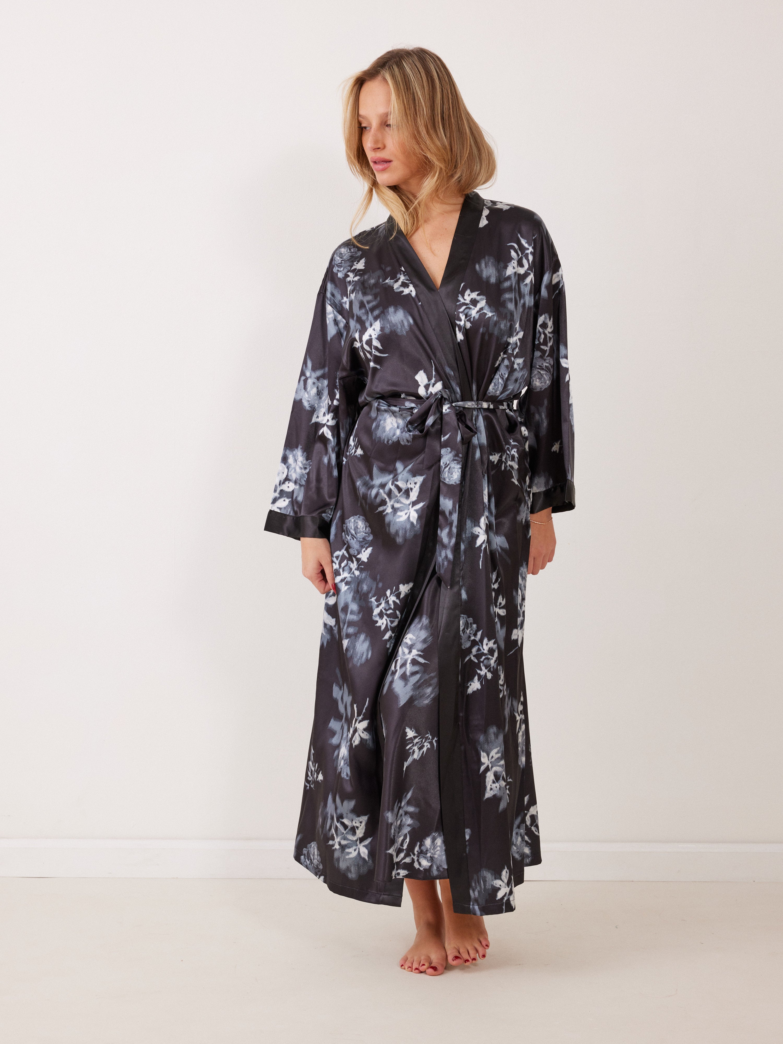 חלוק מקסי מודפס - שחור