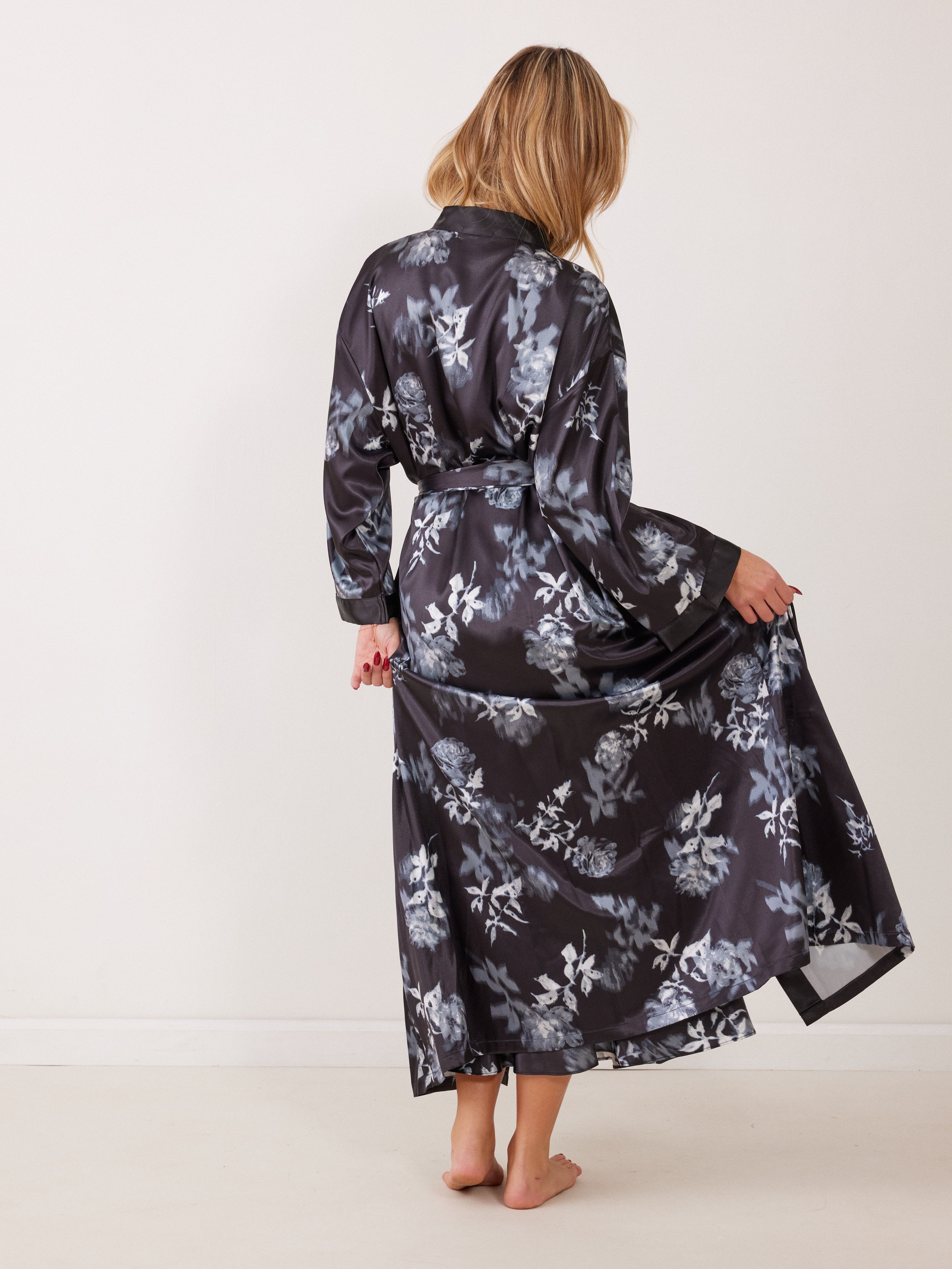 חלוק מקסי מודפס - שחור