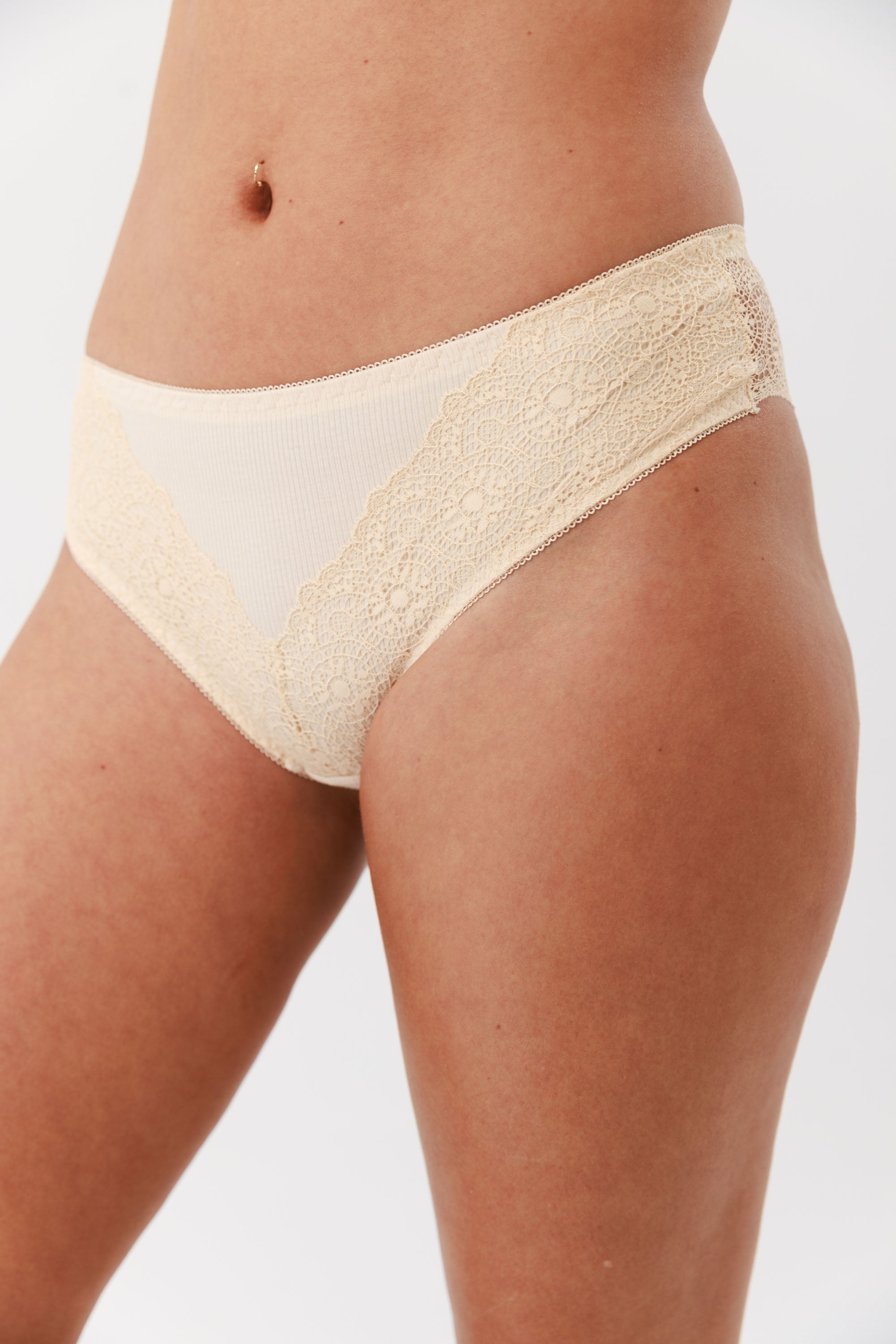 תחתוני ריב תחרה דגם בוקסר צבע גוף*