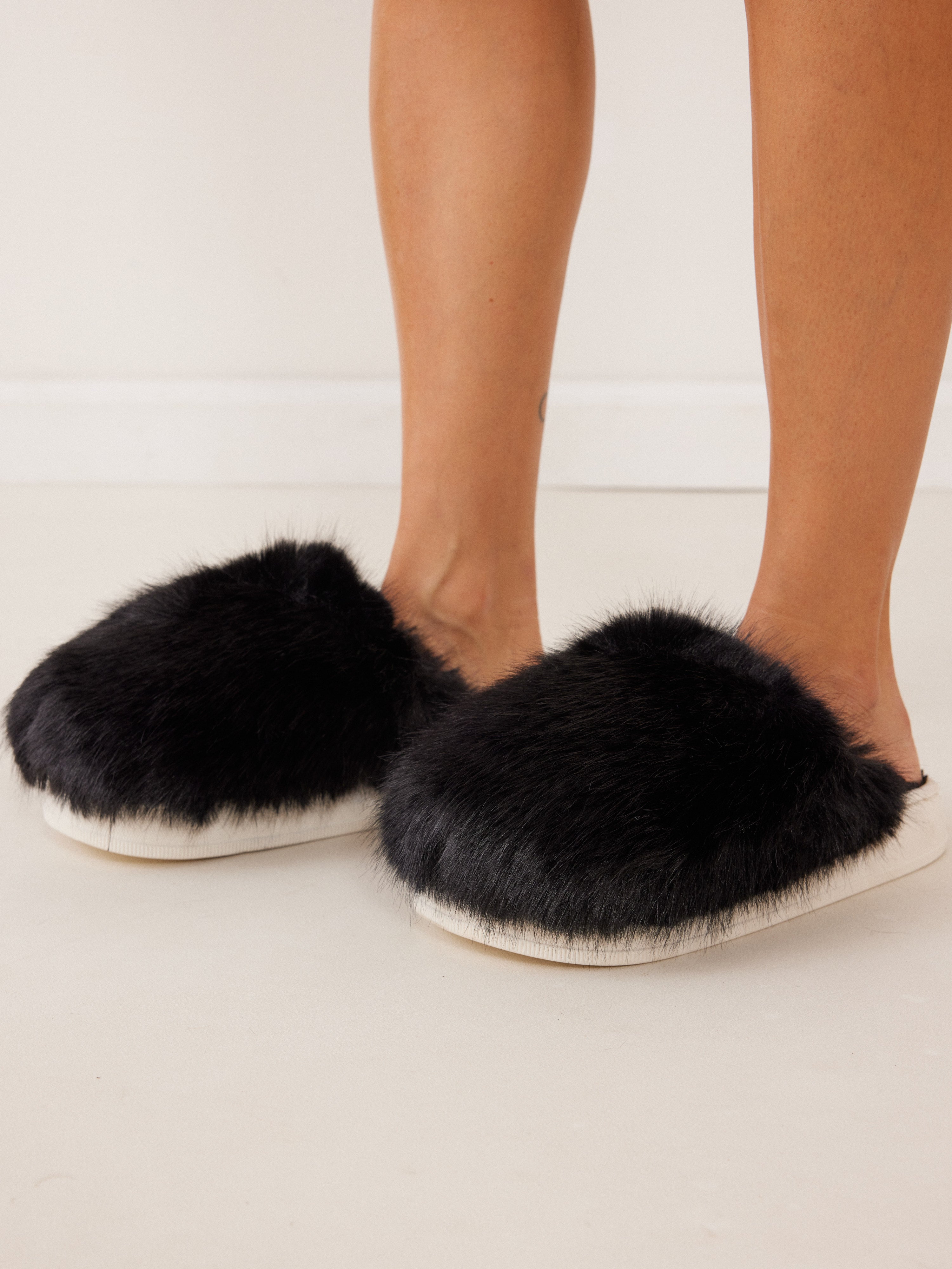 נעלי בית פרווה - שחור